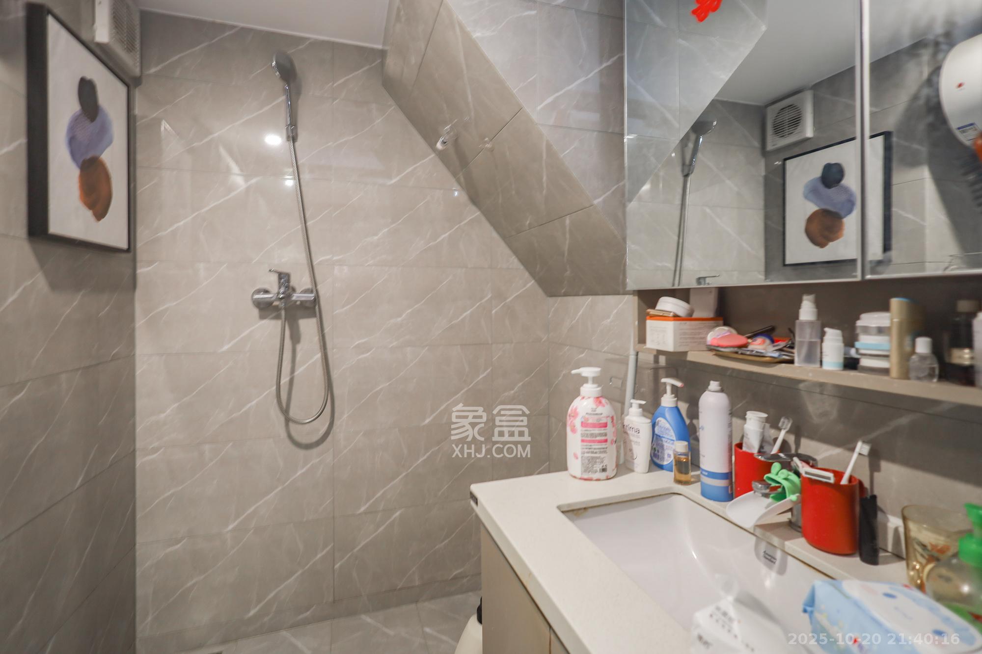 中一鲲出(鲲鹏府)  1室1厅1卫    55.0万 中一鲲出(鲲鹏府)  1室1厅1卫    55.0万卫生间