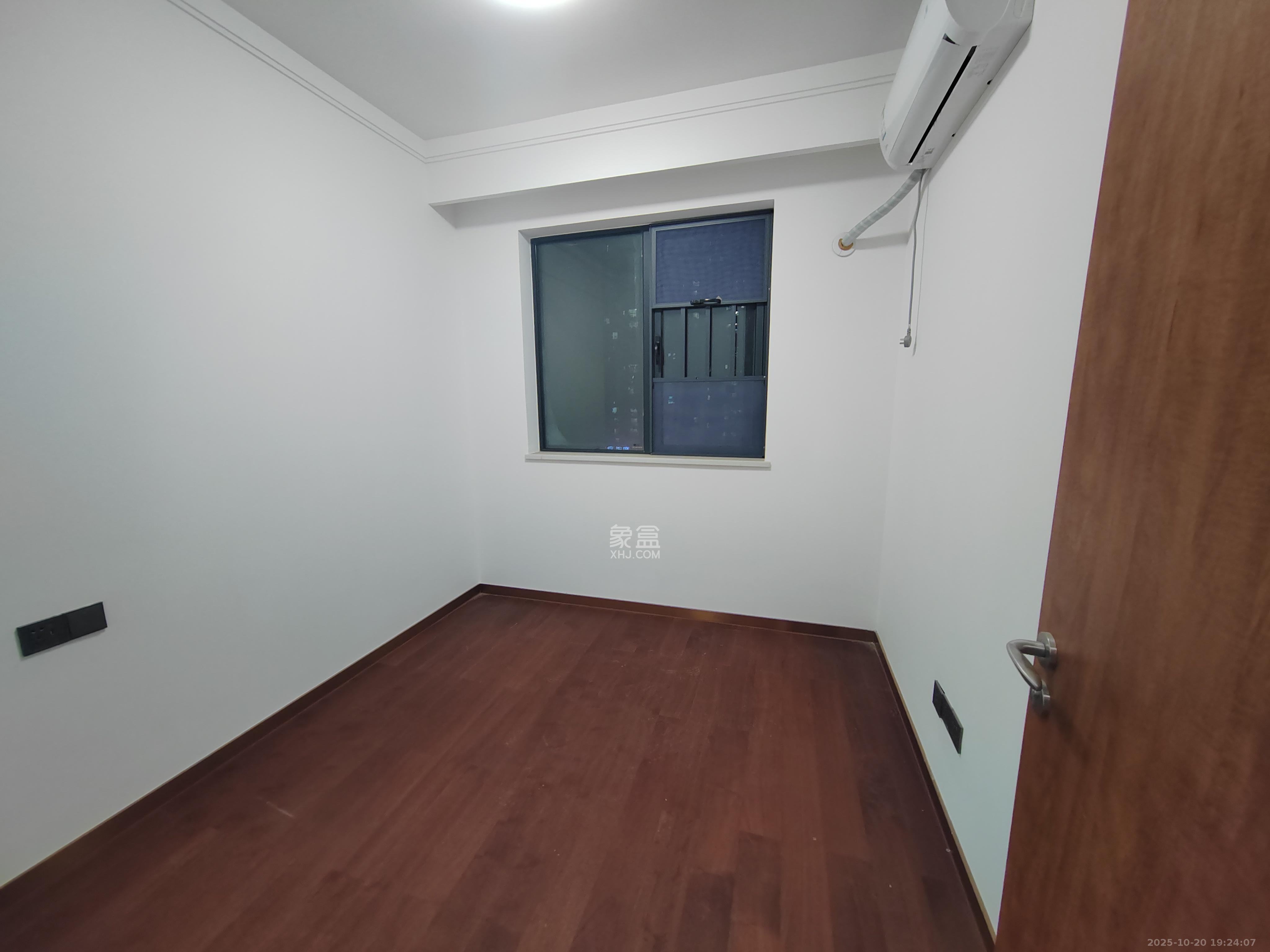 梅溪悦章  4室2厅2卫    3300.0元/月