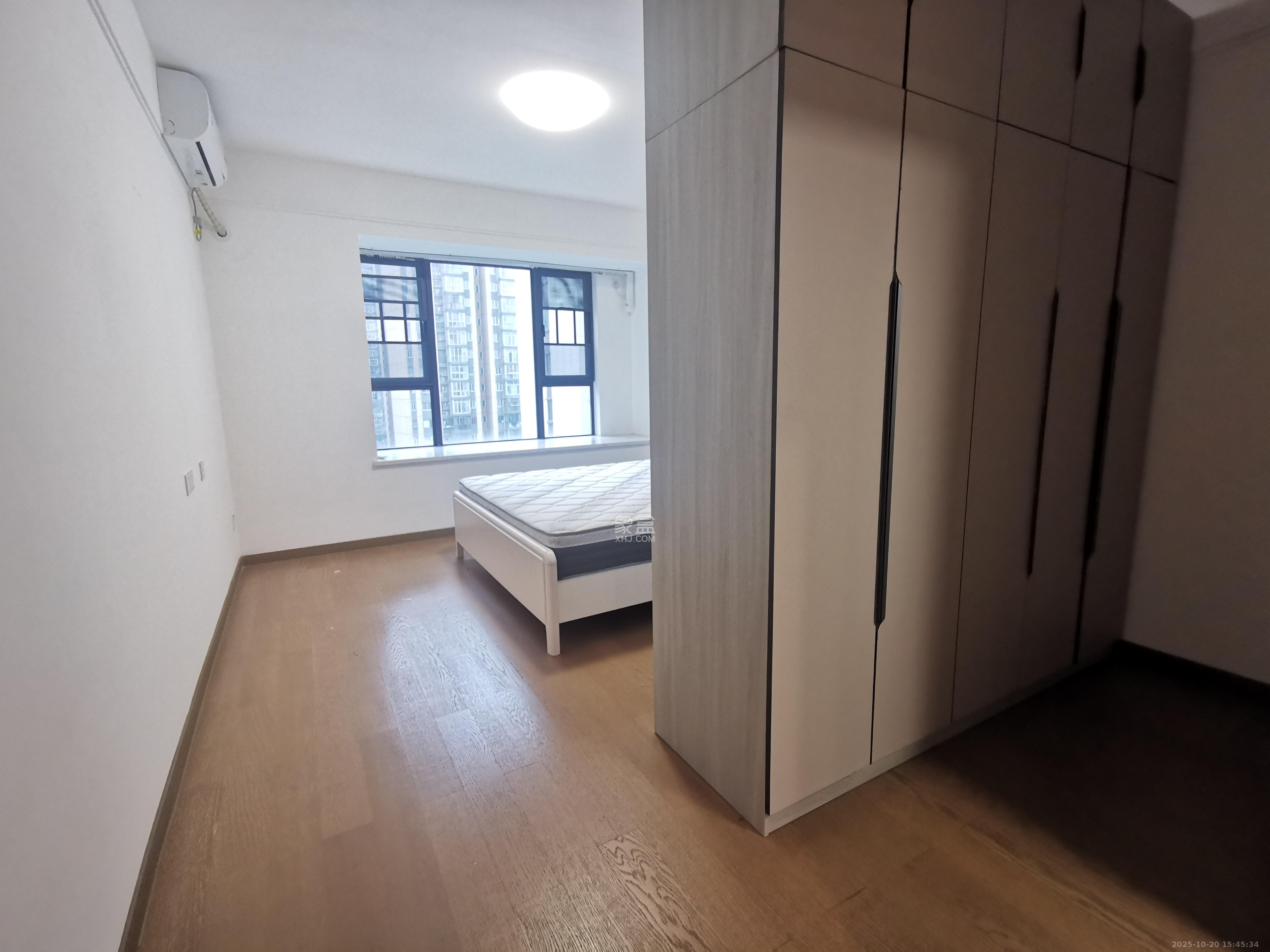 城发恒伟星雅韵(恒伟星辉苑)  4室2厅2卫    4000.0元/月 城发恒伟星雅韵(恒伟星辉苑)  4室2厅2卫    4000.0元/月室内图