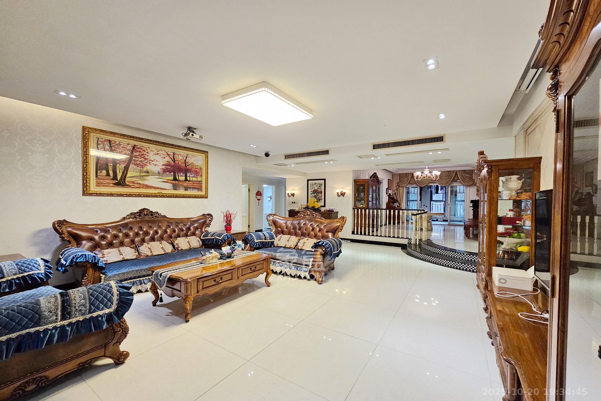 中隆国际御玺  5室2厅4卫    316.0万 中隆国际御玺  5室2厅4卫    316.0万客厅