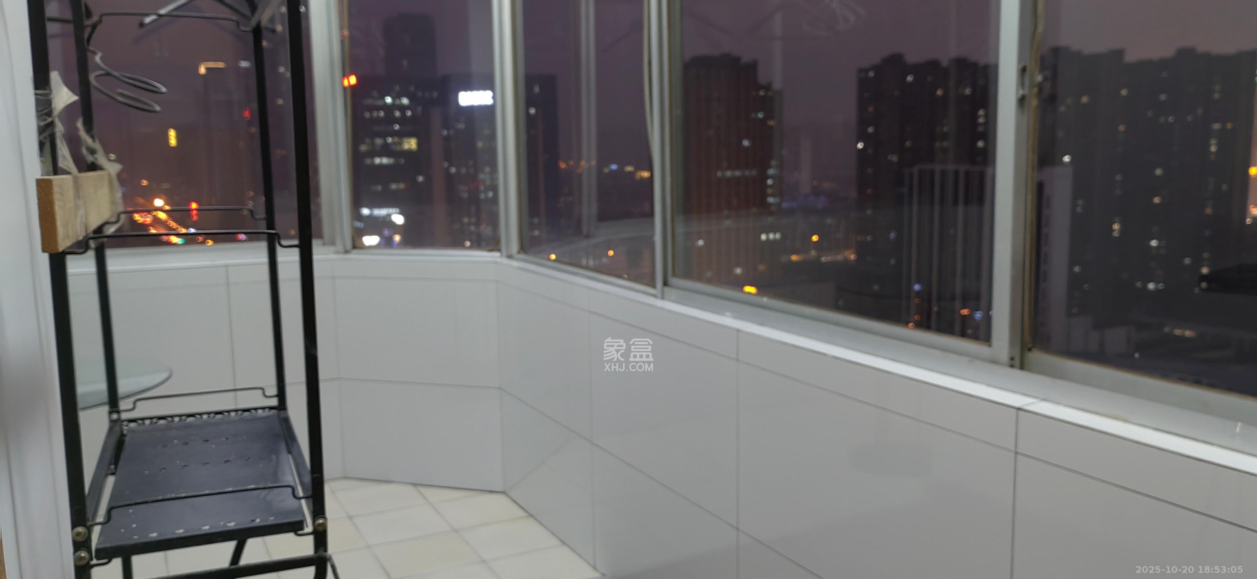 雄踞都市东家 3室2厅2卫 3000.0元/月 雄踞都市东家 3室2厅2卫 3000.0元/月室内图