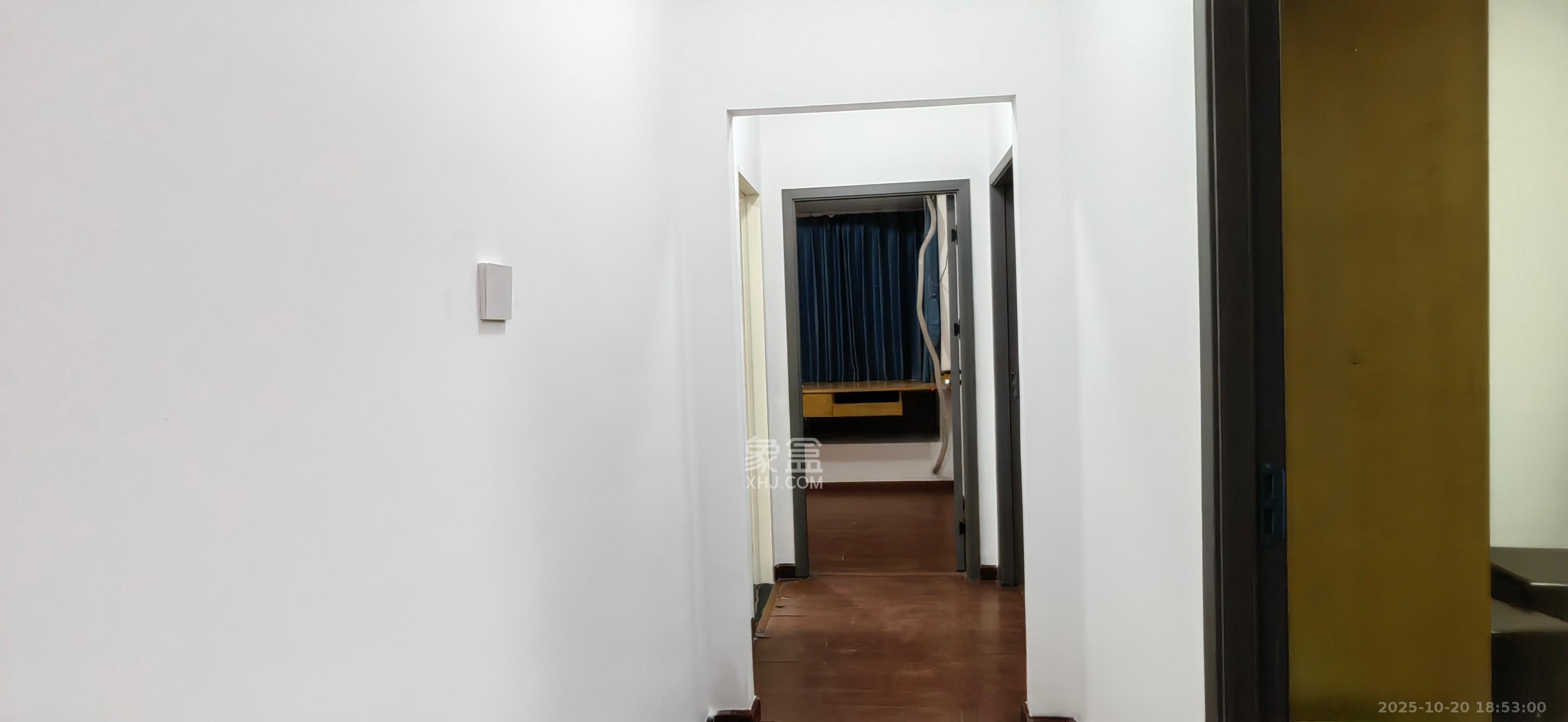 雄踞都市东家 3室2厅2卫 3000.0元/月 雄踞都市东家 3室2厅2卫 3000.0元/月室内图