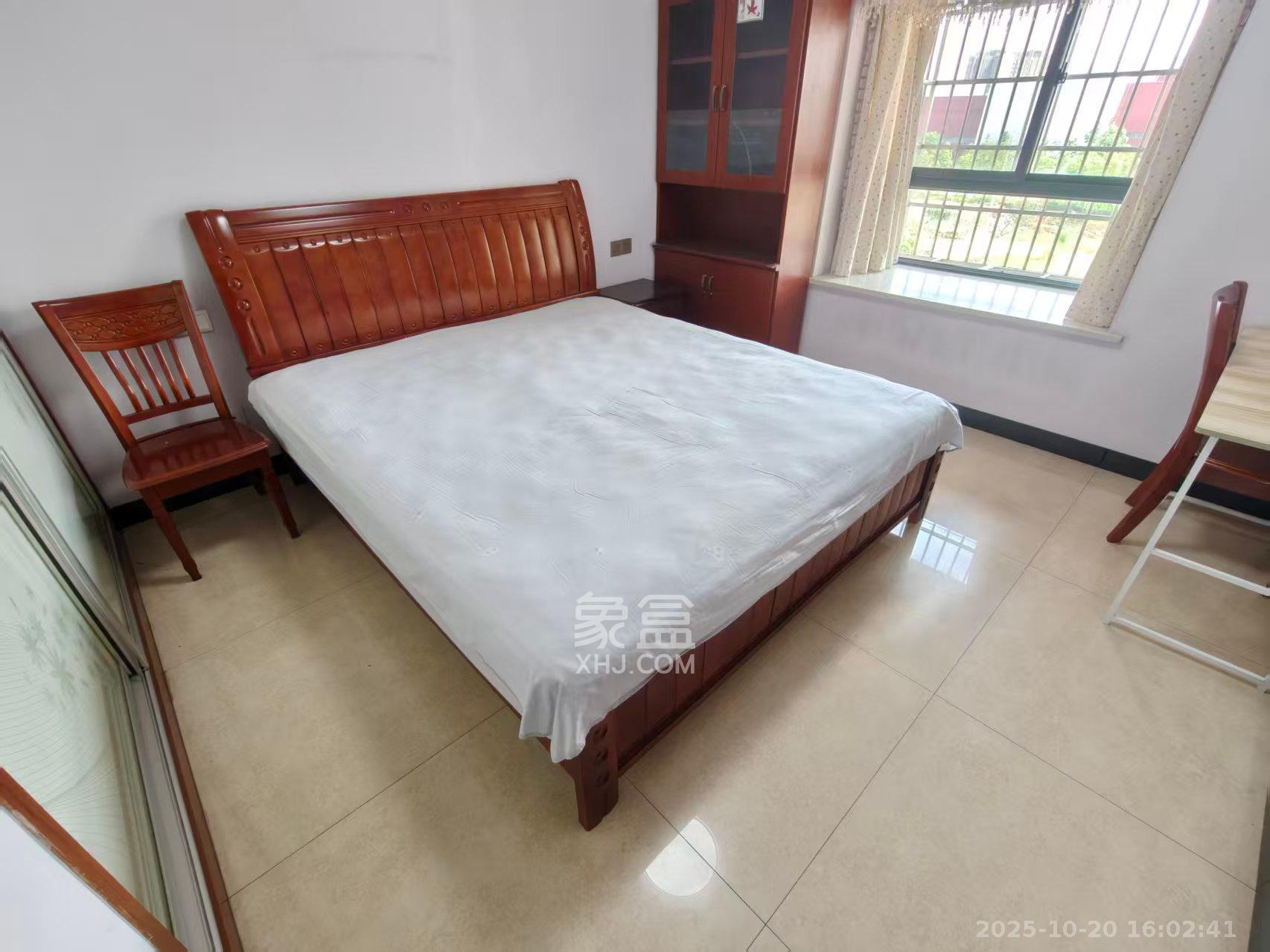 麓枫和苑  2室2厅1卫    2300.0元/月室内图