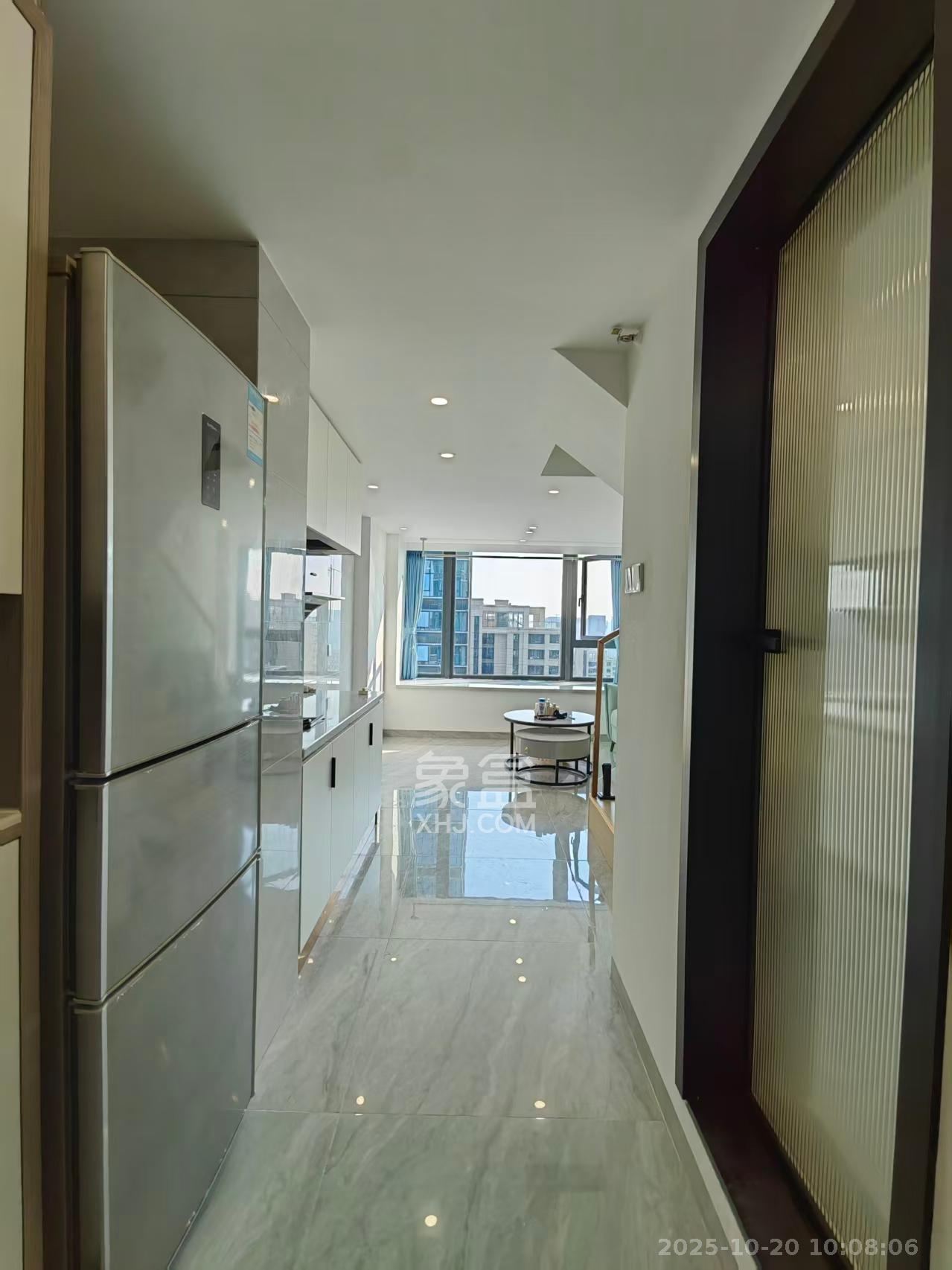 龙湖铂金岛  2室2厅1卫    2300.0元/月室内图