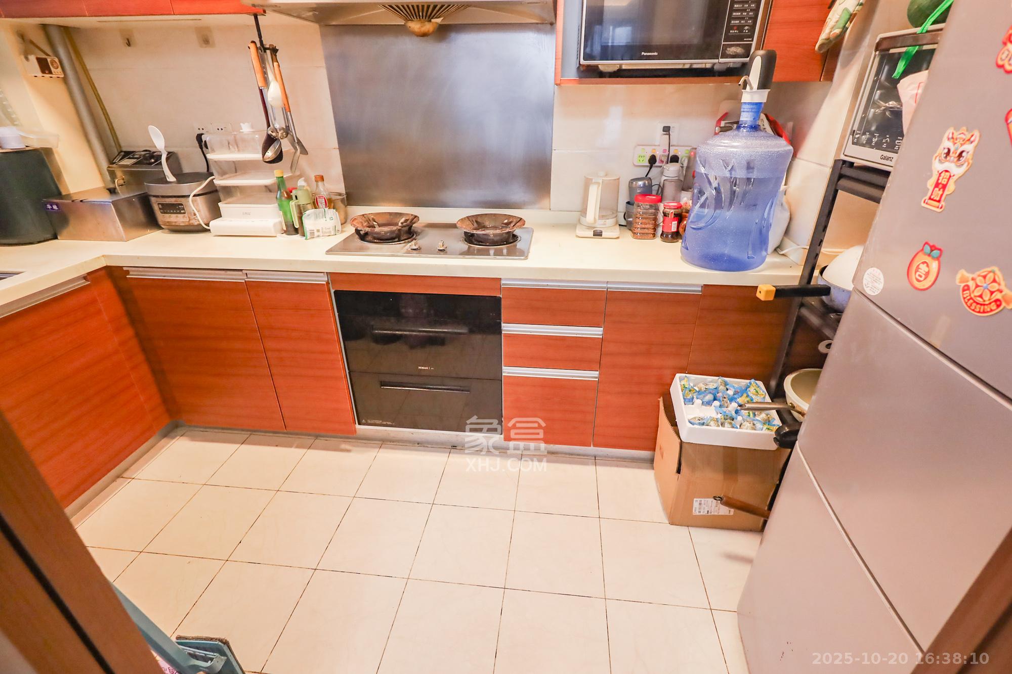 龙湖水晶郦城  3室2厅2卫    159.0万厨房