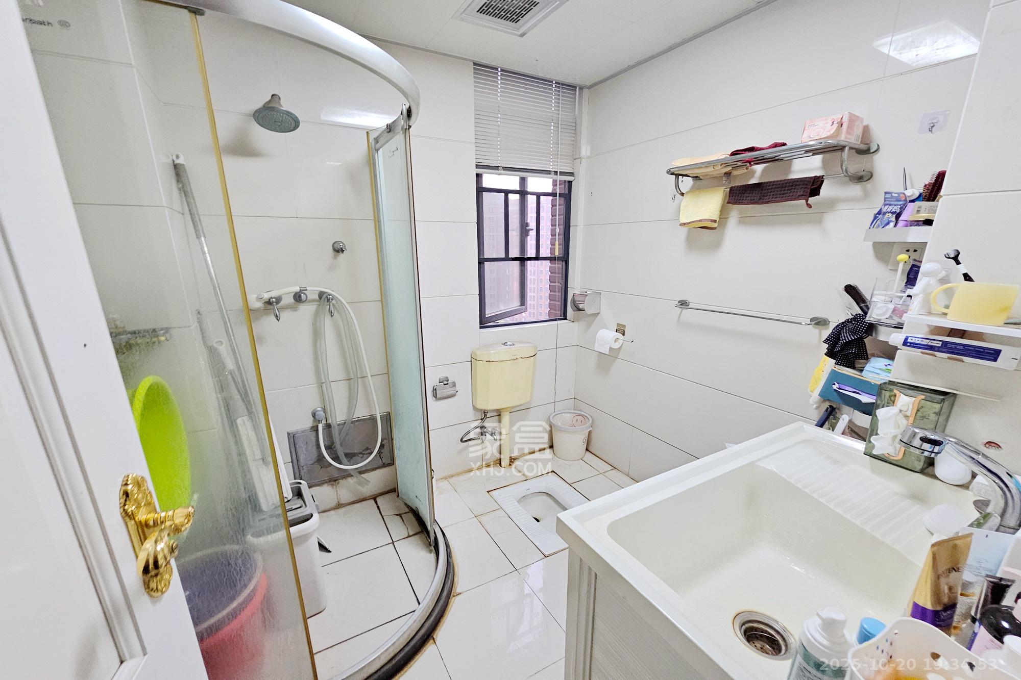 中隆国际御玺  5室2厅4卫    316.0万 中隆国际御玺  5室2厅4卫    316.0万卫生间