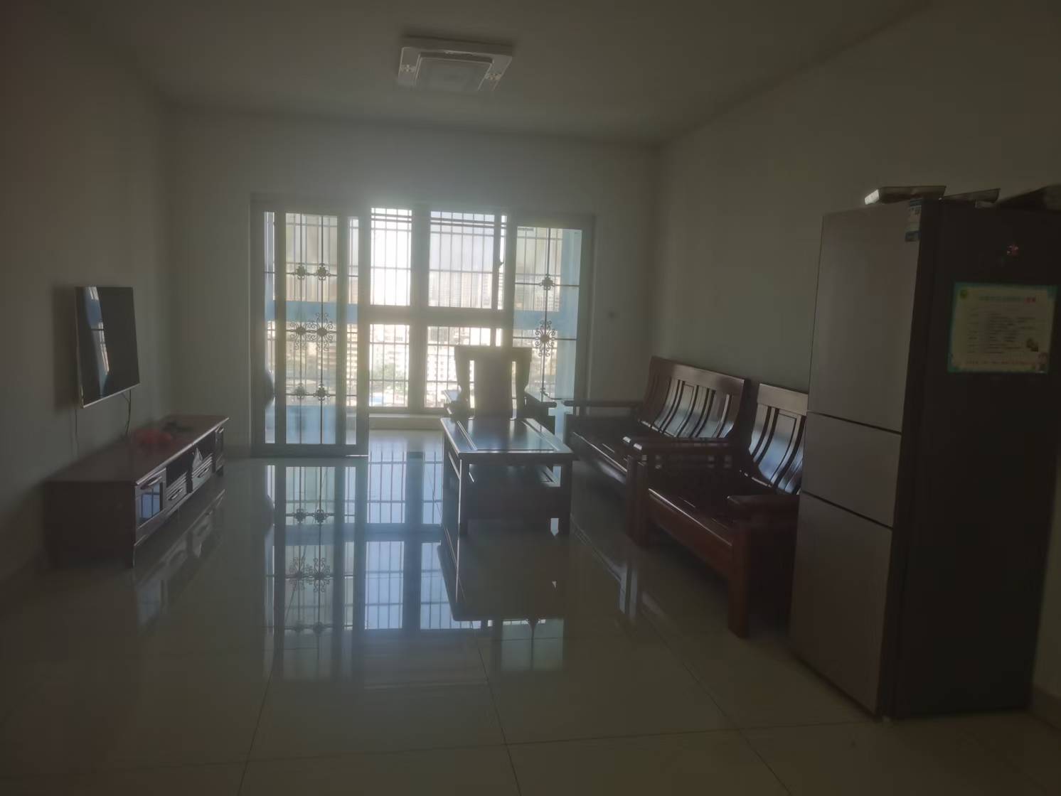 美和小区  3室2厅2卫    3500.0元/月室内图1