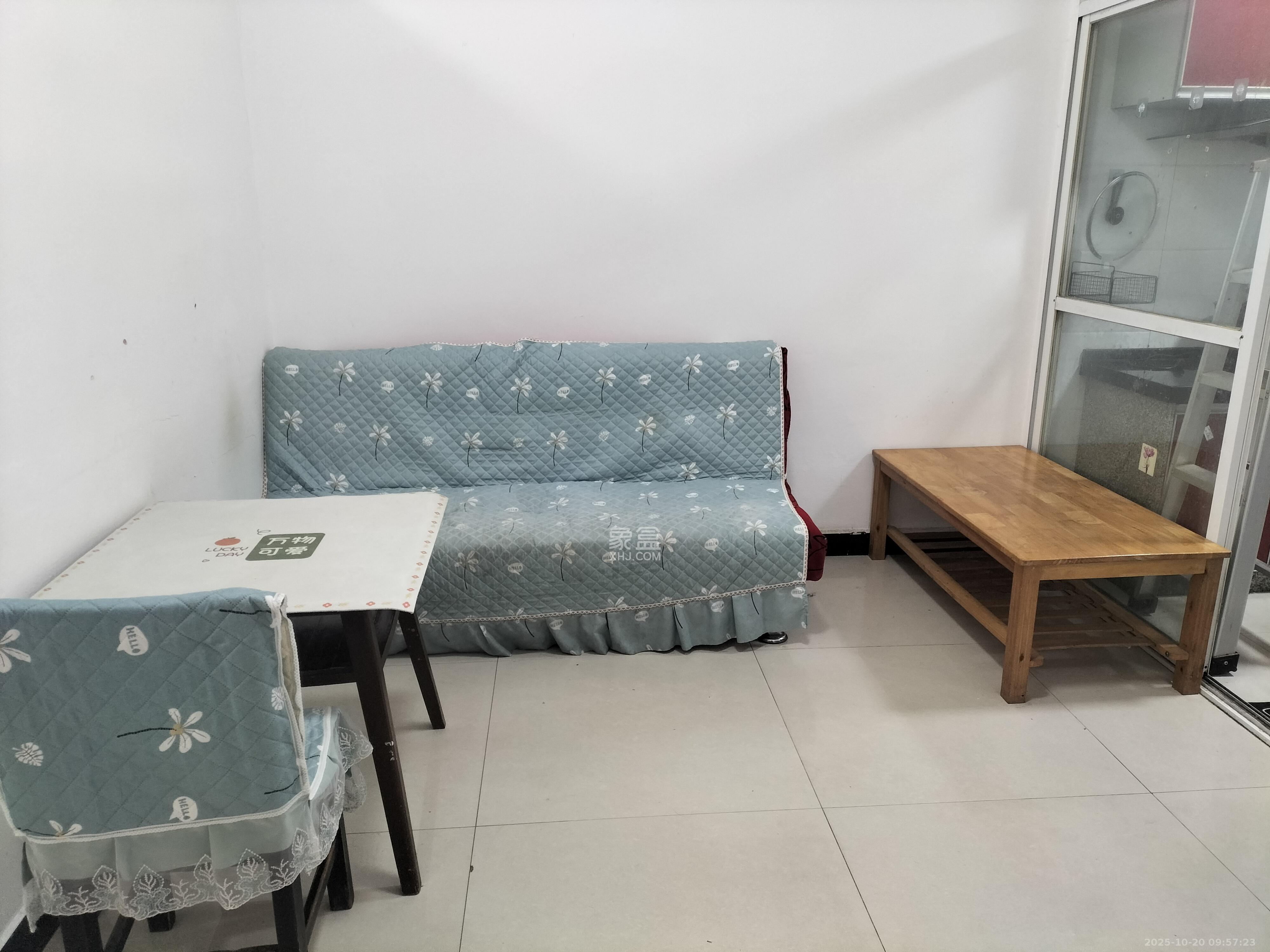 骑龙安置小区  1室1厅1卫    1200.0元/月 骑龙安置小区  1室1厅1卫    1200.0元/月室内图1