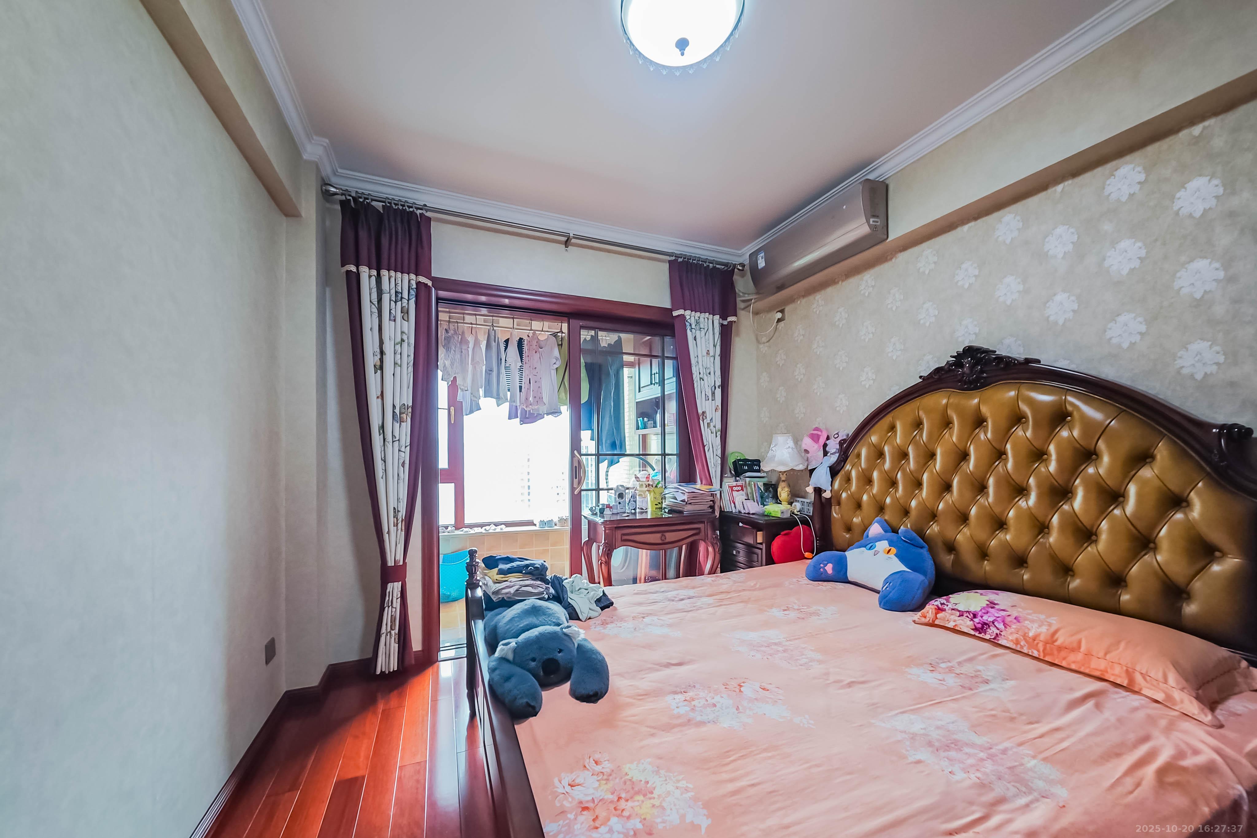 香樟兰亭（朗峰苑）  4室2厅1卫    160.0万卧室