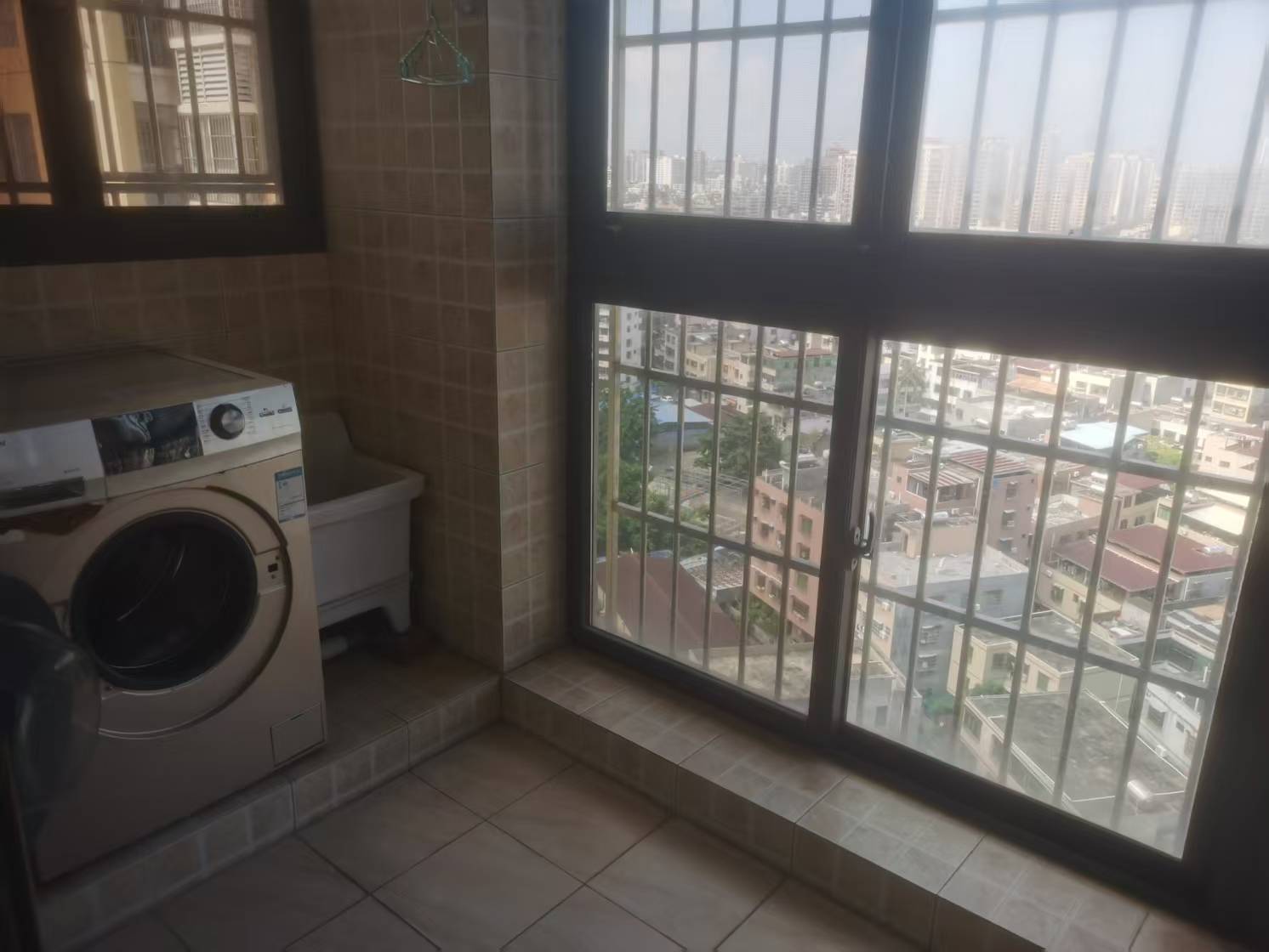 美和小区  3室2厅2卫    3500.0元/月室内图