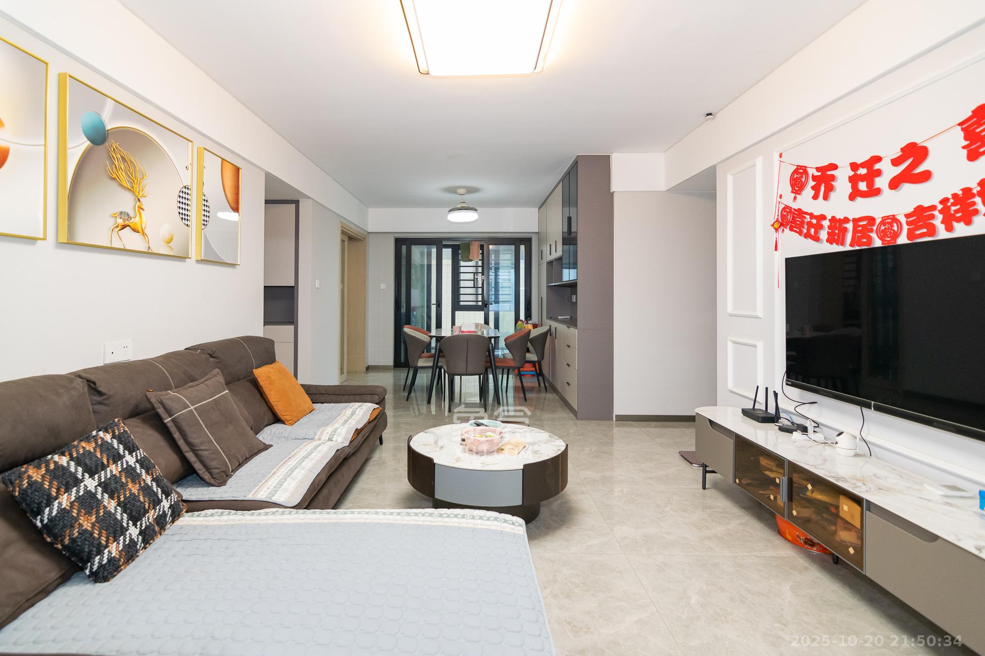 时代年华  4室2厅2卫    117.5万客厅