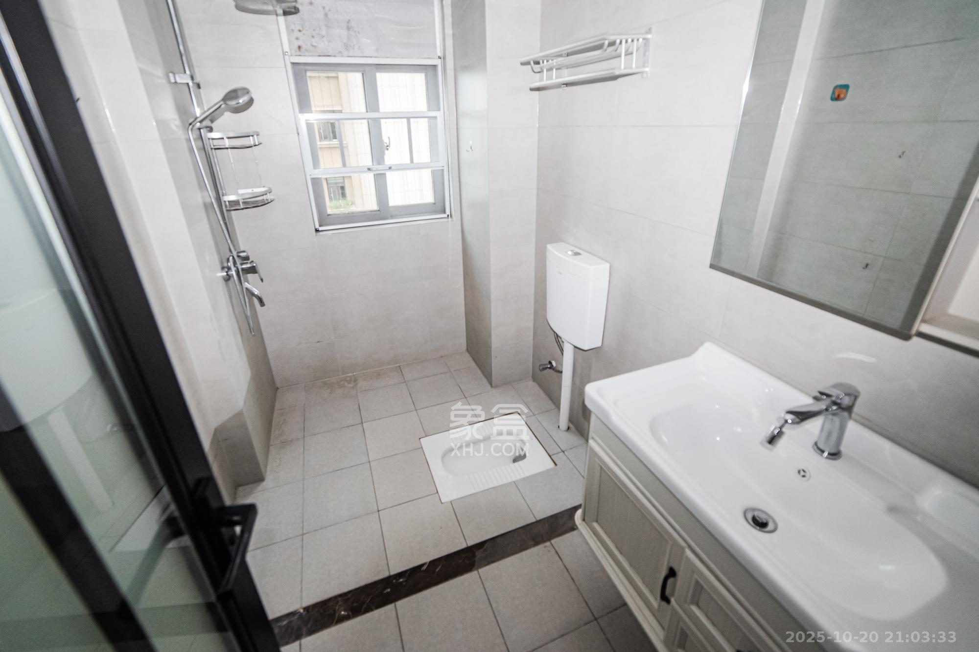 北辰三角洲C2区  3室2厅2卫    218.0万卫生间