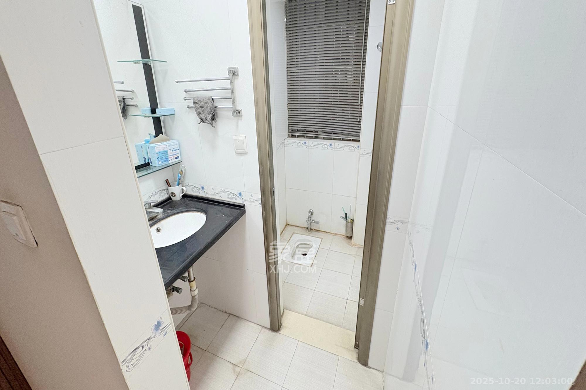 天心华庭  3室2厅1卫    100.0万卫生间