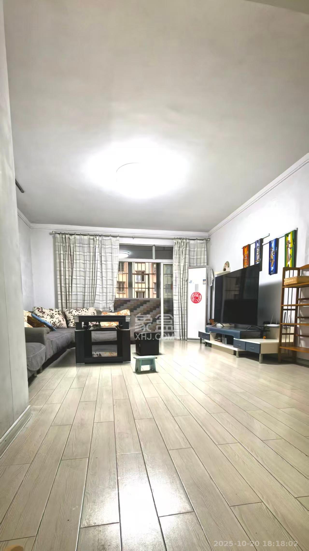 海利科院佳园  3室2厅2卫    2400.0元/月室内图