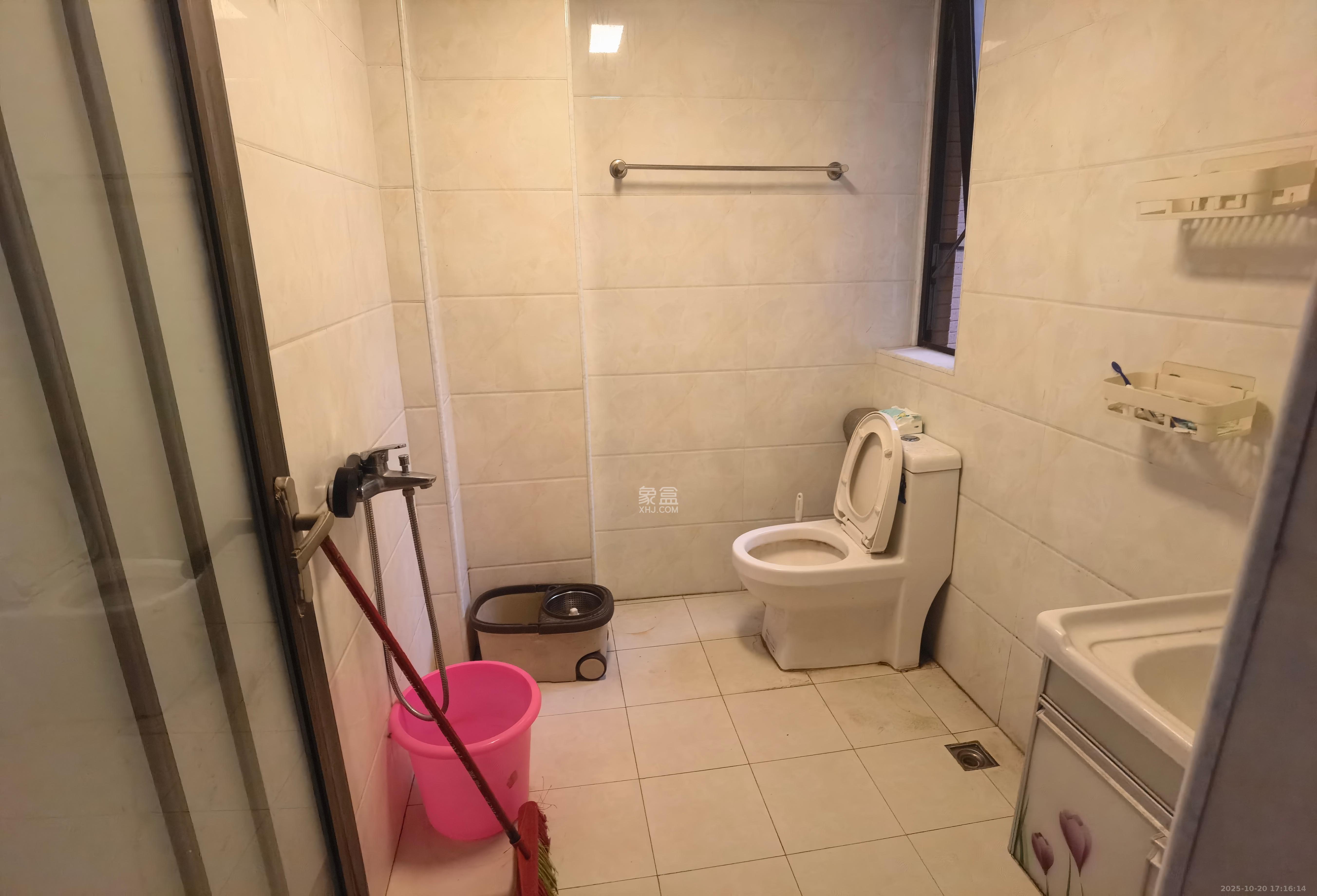 国泰九龙湾  3室2厅2卫    2100.0元/月 国泰九龙湾  3室2厅2卫    2100.0元/月室内图