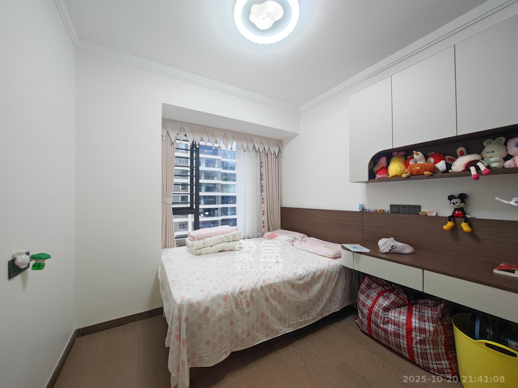 金地都会风華  4室2厅2卫    300.0万 金地都会风華  4室2厅2卫    300.0万卧室