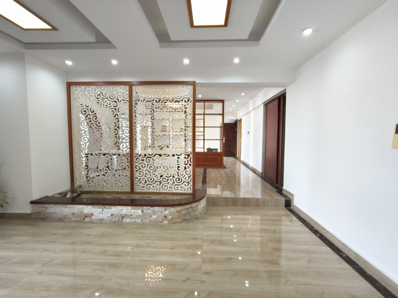 名门广场北区（二期）  4室2厅2卫    5500.0元/月室内图