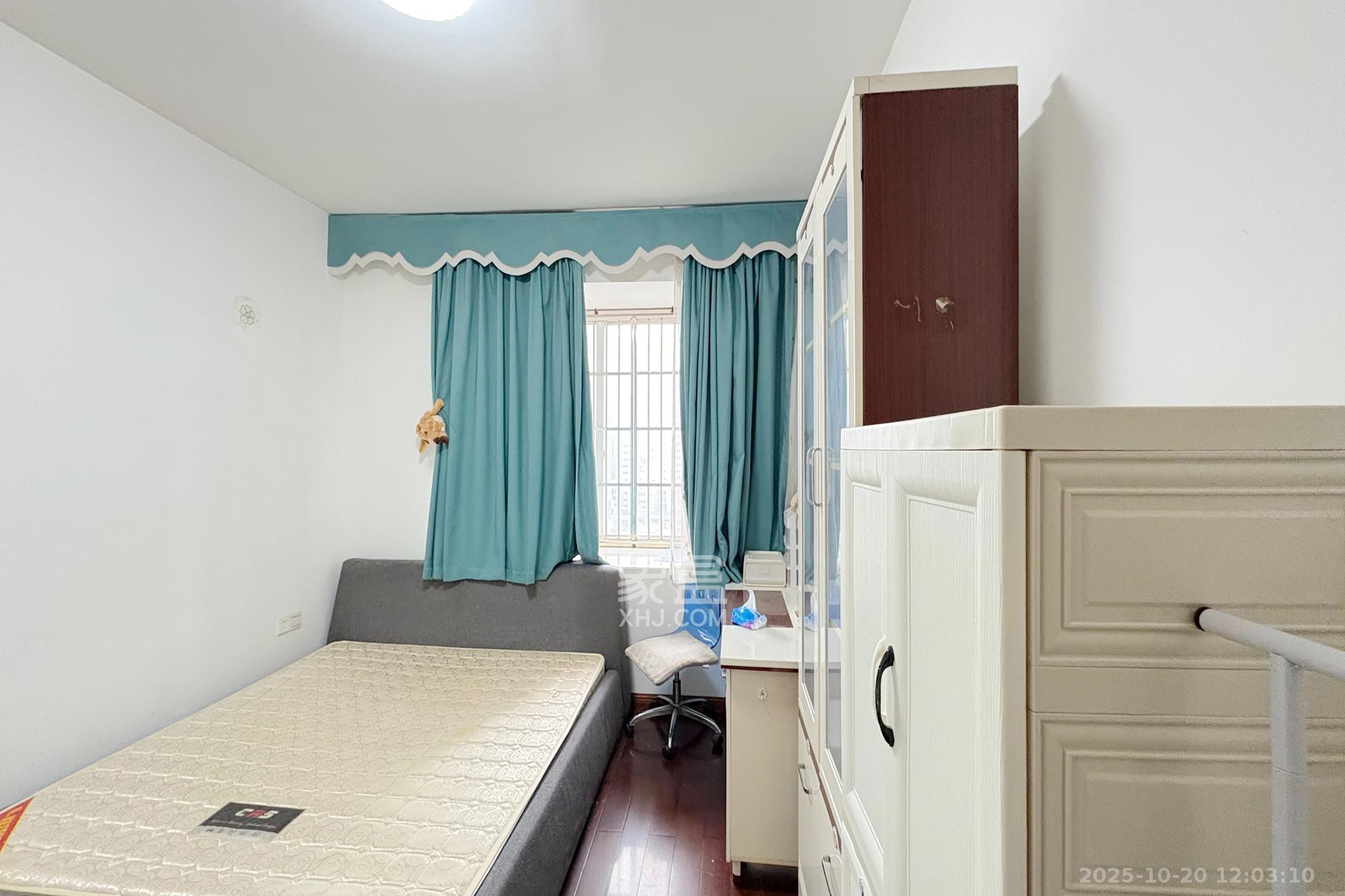 天心华庭  3室2厅1卫    100.0万卧室