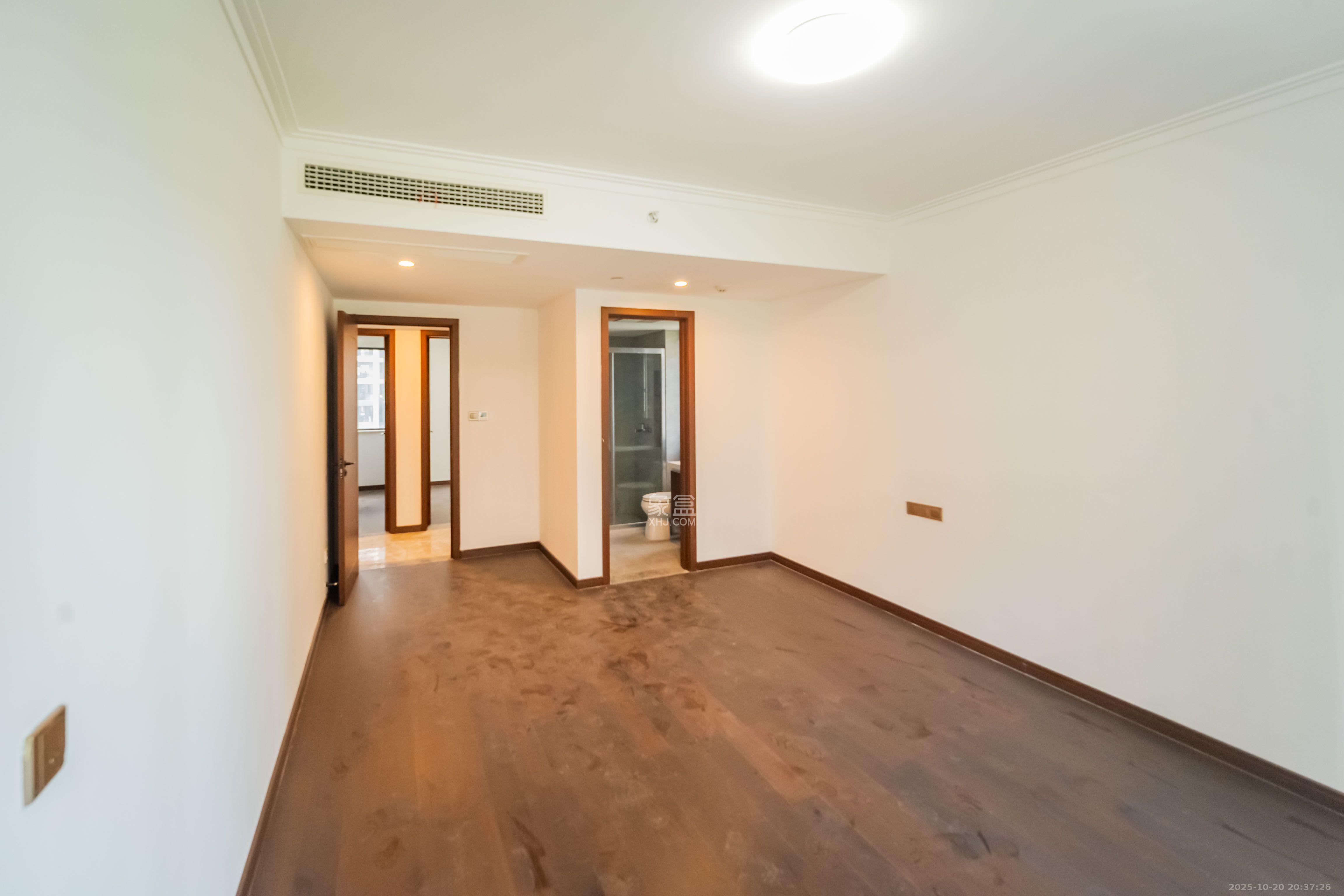 绿地长沙城际空间站(绿地新里佳苑)  5室2厅2卫    4000.0元/月 绿地长沙城际空间站(绿地新里佳苑)  5室2厅2卫    4000.0元/月室内图