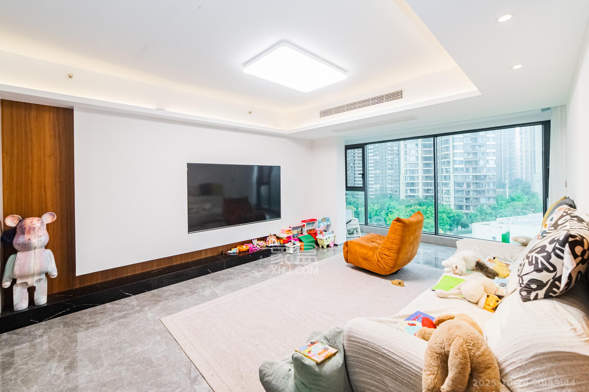 北辰瀚江府 4室2厅2卫 340.0万 北辰瀚江府 4室2厅2卫 340.0万客厅