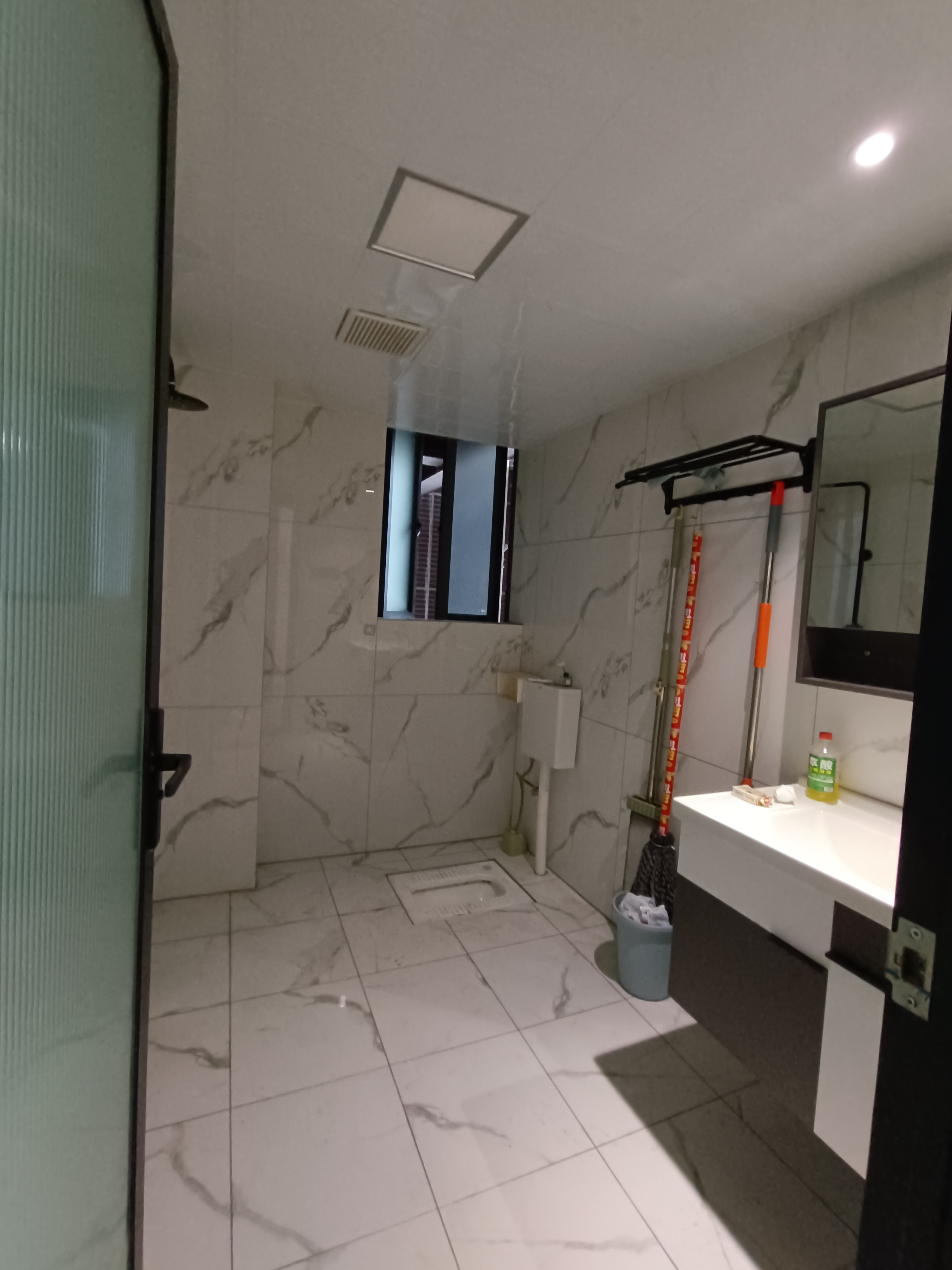 南门口安置小区一期 3室2厅2卫 2100.0元/月 南门口安置小区一期 3室2厅2卫 2100.0元/月室内图