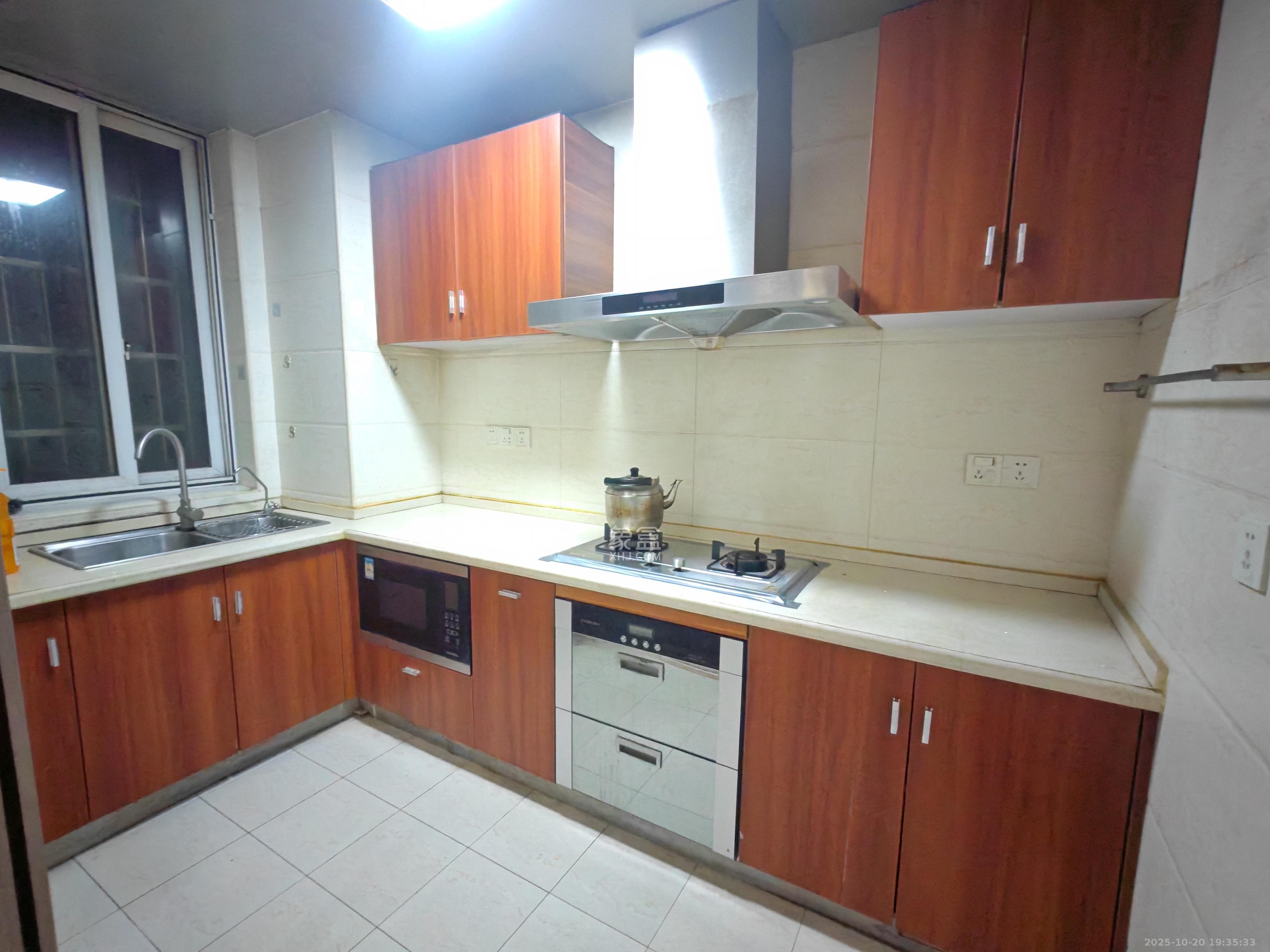 时代星城  3室2厅2卫    1800.0元/月室内图