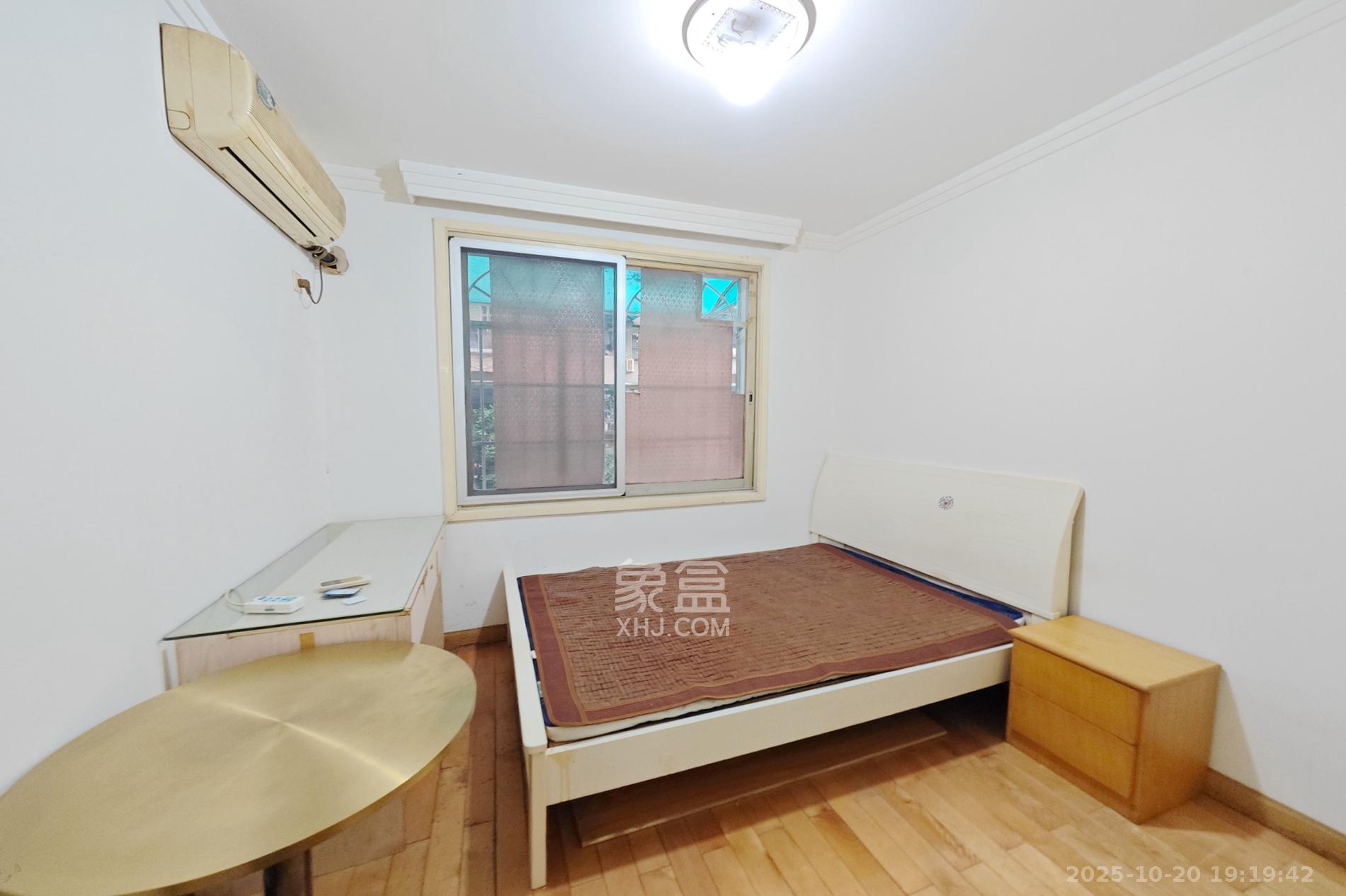 天润花园  3室2厅1卫    92.0万卧室