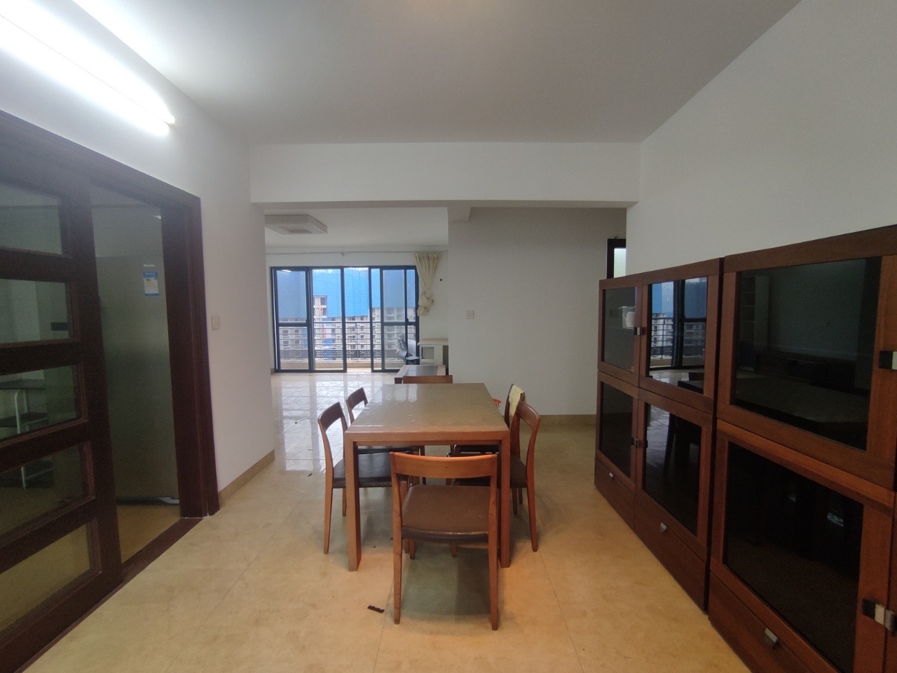 都市森林 5室2厅2卫 3200.0元/月 都市森林 5室2厅2卫 3200.0元/月室内图