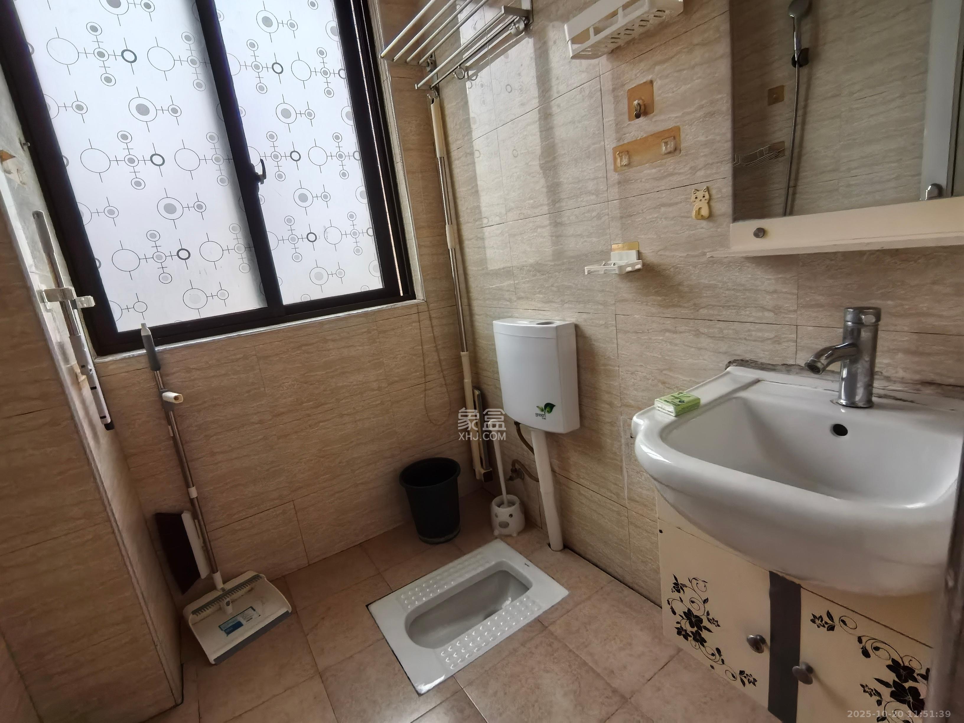 钰龙天下二期(钰龙佳园)  1室2厅1卫    2200.0元/月 钰龙天下二期(钰龙佳园)  1室2厅1卫    2200.0元/月室内图