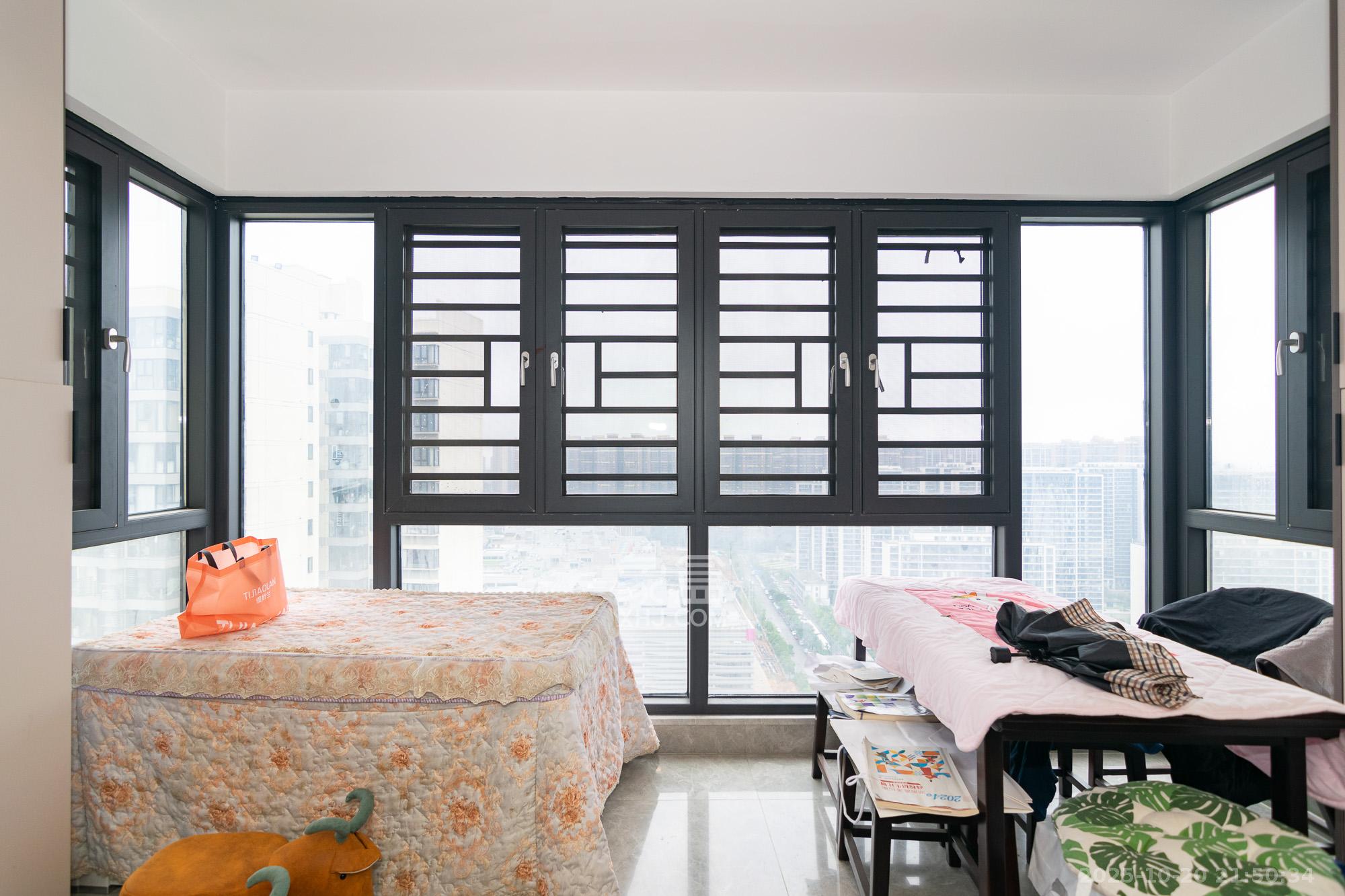 时代年华  4室2厅2卫    117.5万阳台