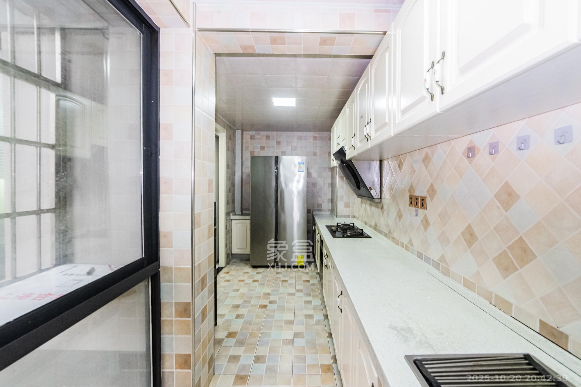 北辰三角洲D2区  4室2厅2卫    185.0万 北辰三角洲D2区  4室2厅2卫    185.0万厨房