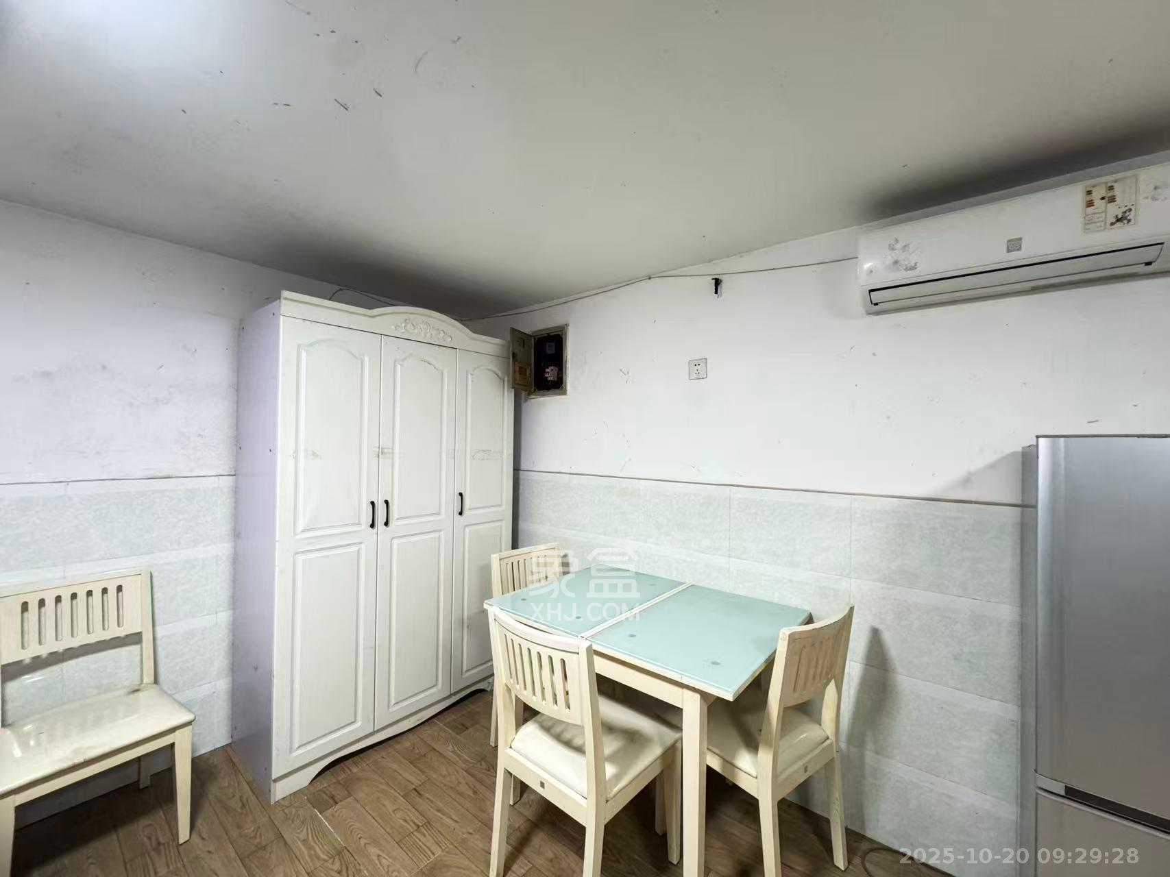 恩瑞麓山名园(龙王港小区)  1室0厅1卫    700.0元/月 恩瑞麓山名园(龙王港小区)  1室0厅1卫    700.0元/月室内图