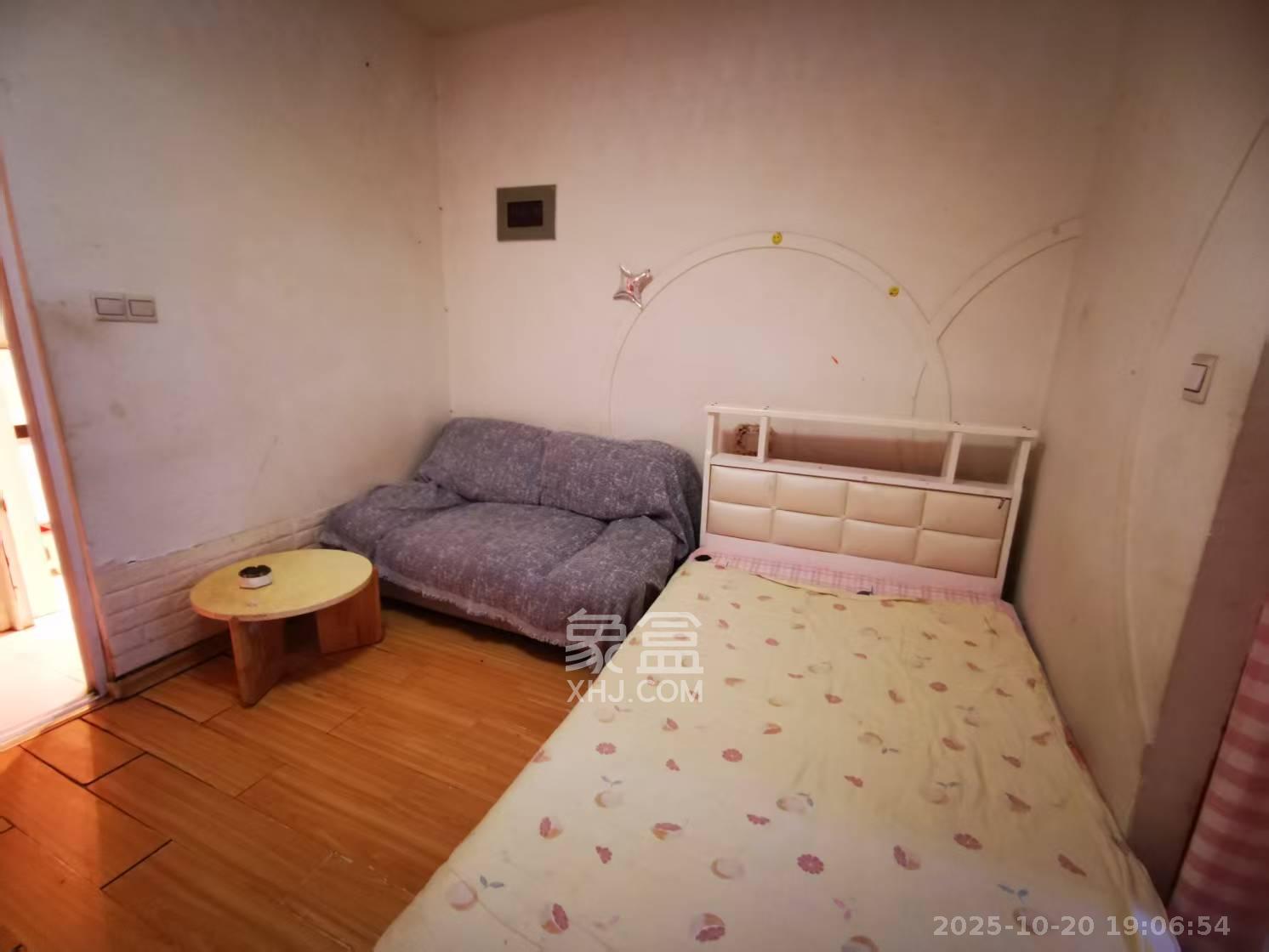 七彩丽都  1室1厅1卫    1600.0元/月室内图