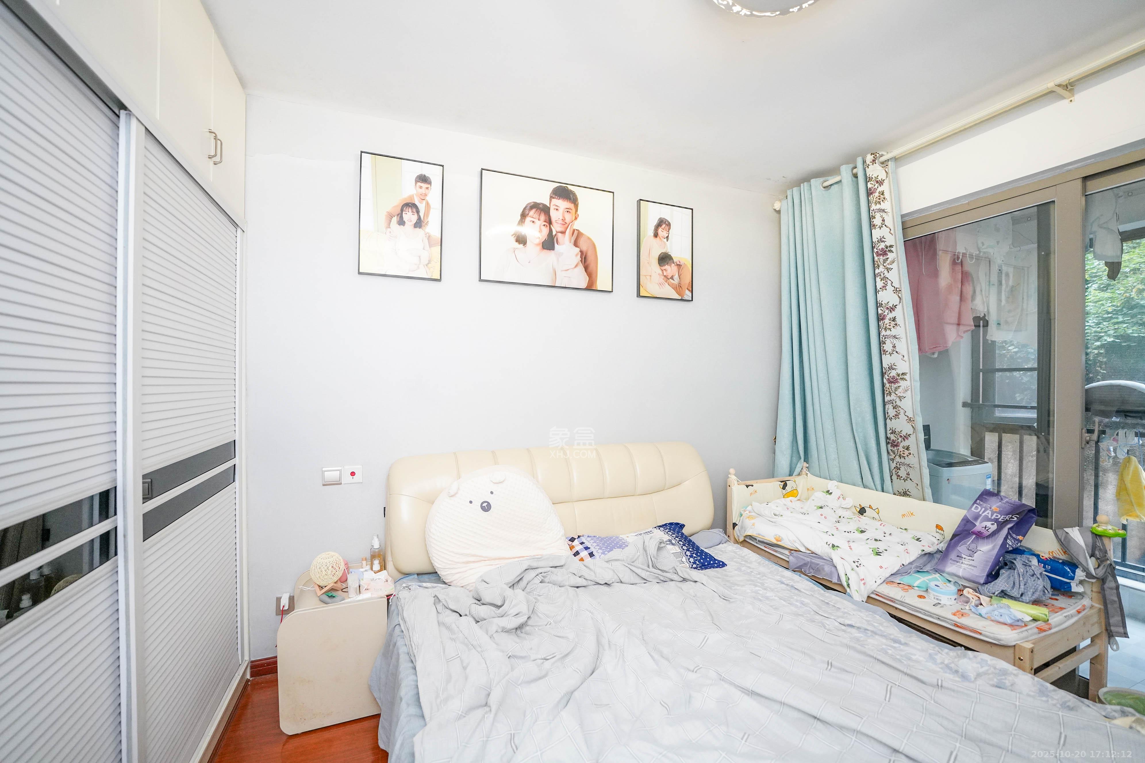 怡海星城  2室2厅2卫    41.0万卧室