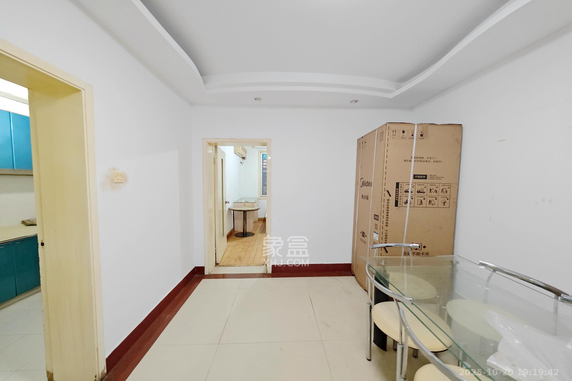 天润花园  3室2厅1卫    92.0万客厅