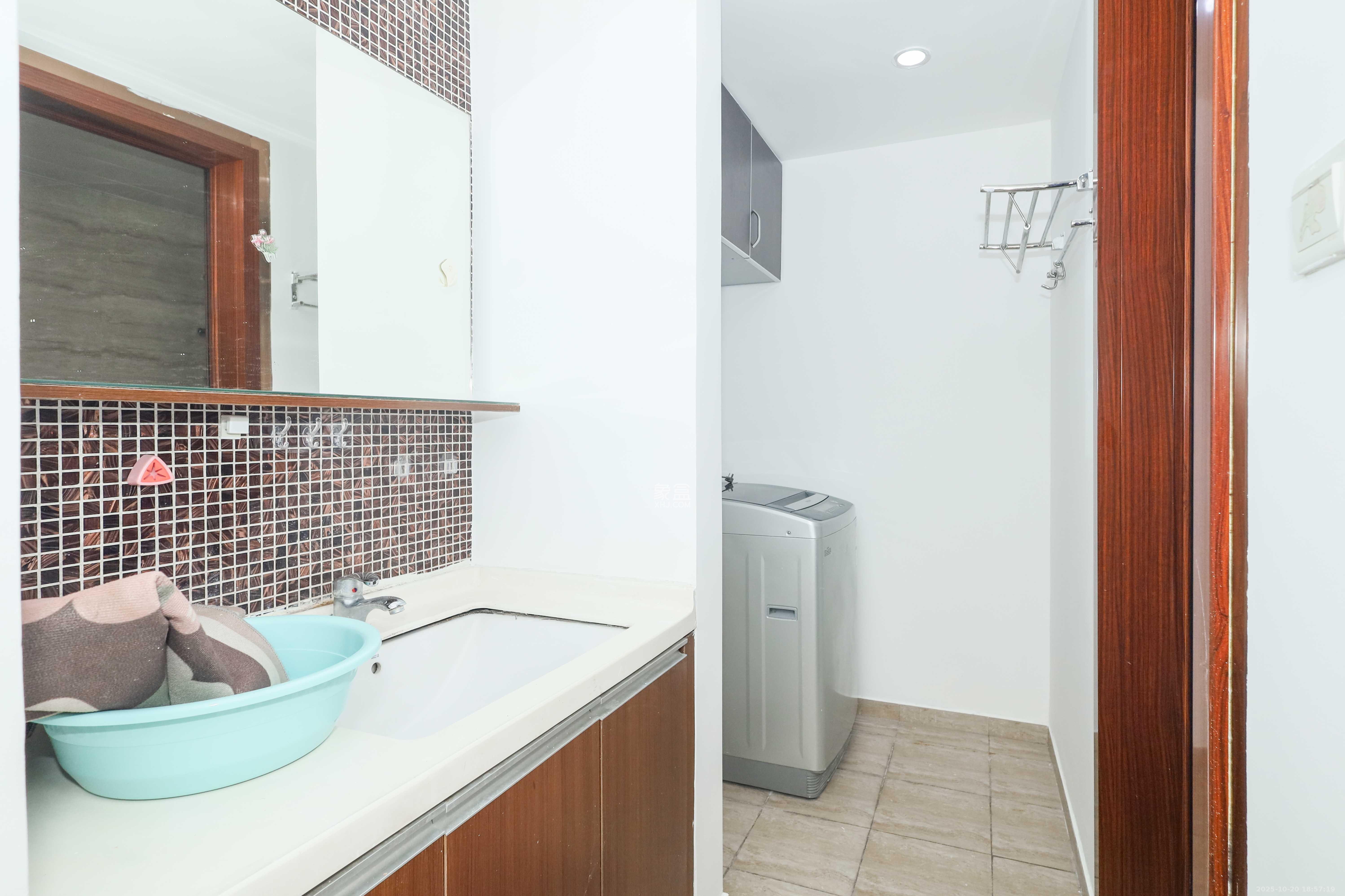 万科城市花园  3室2厅2卫    90.0万 万科城市花园  3室2厅2卫    90.0万卫生间