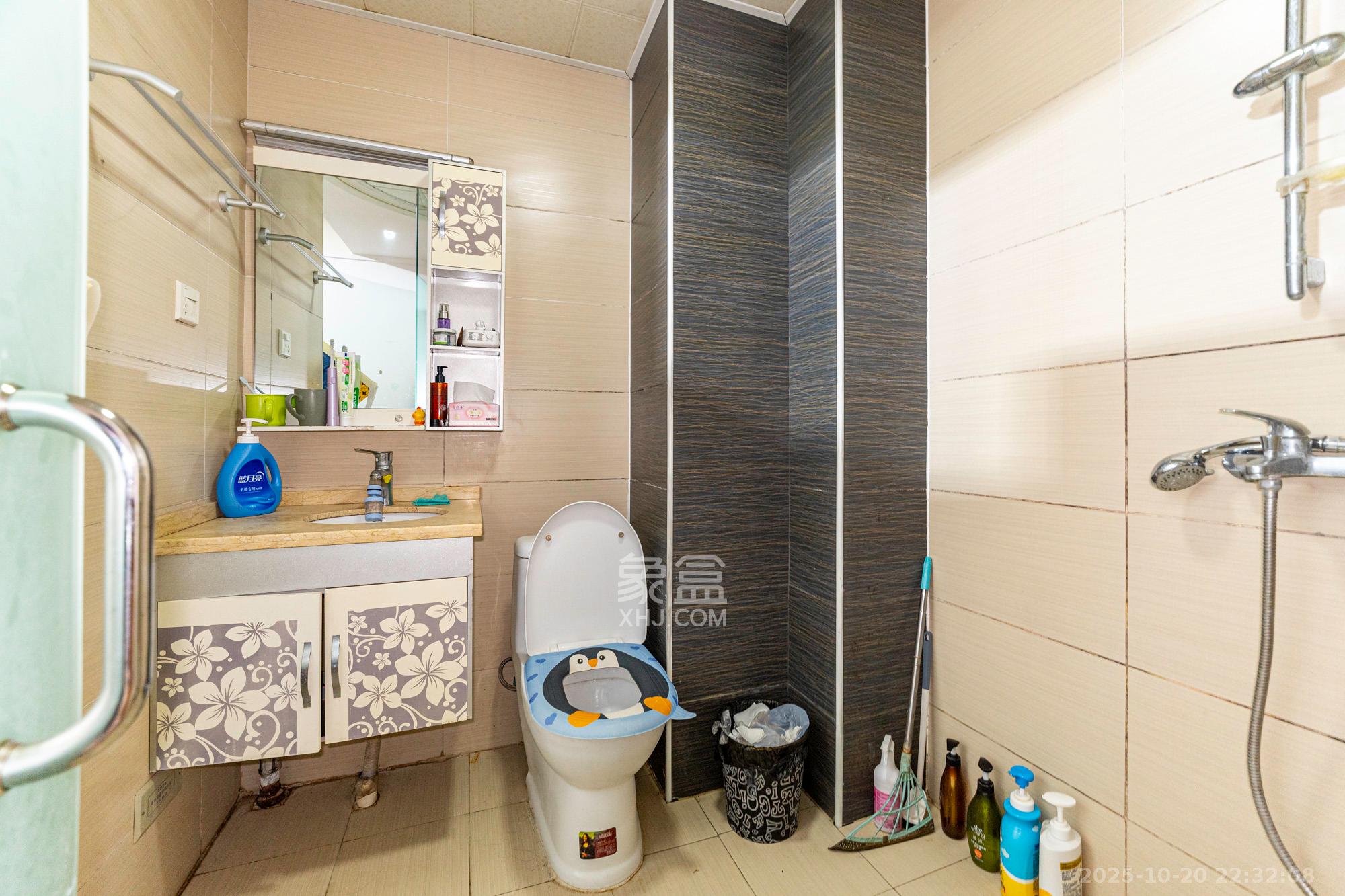 水岸世景 1室1厅1卫 18.8万 水岸世景 1室1厅1卫 18.8万卫生间