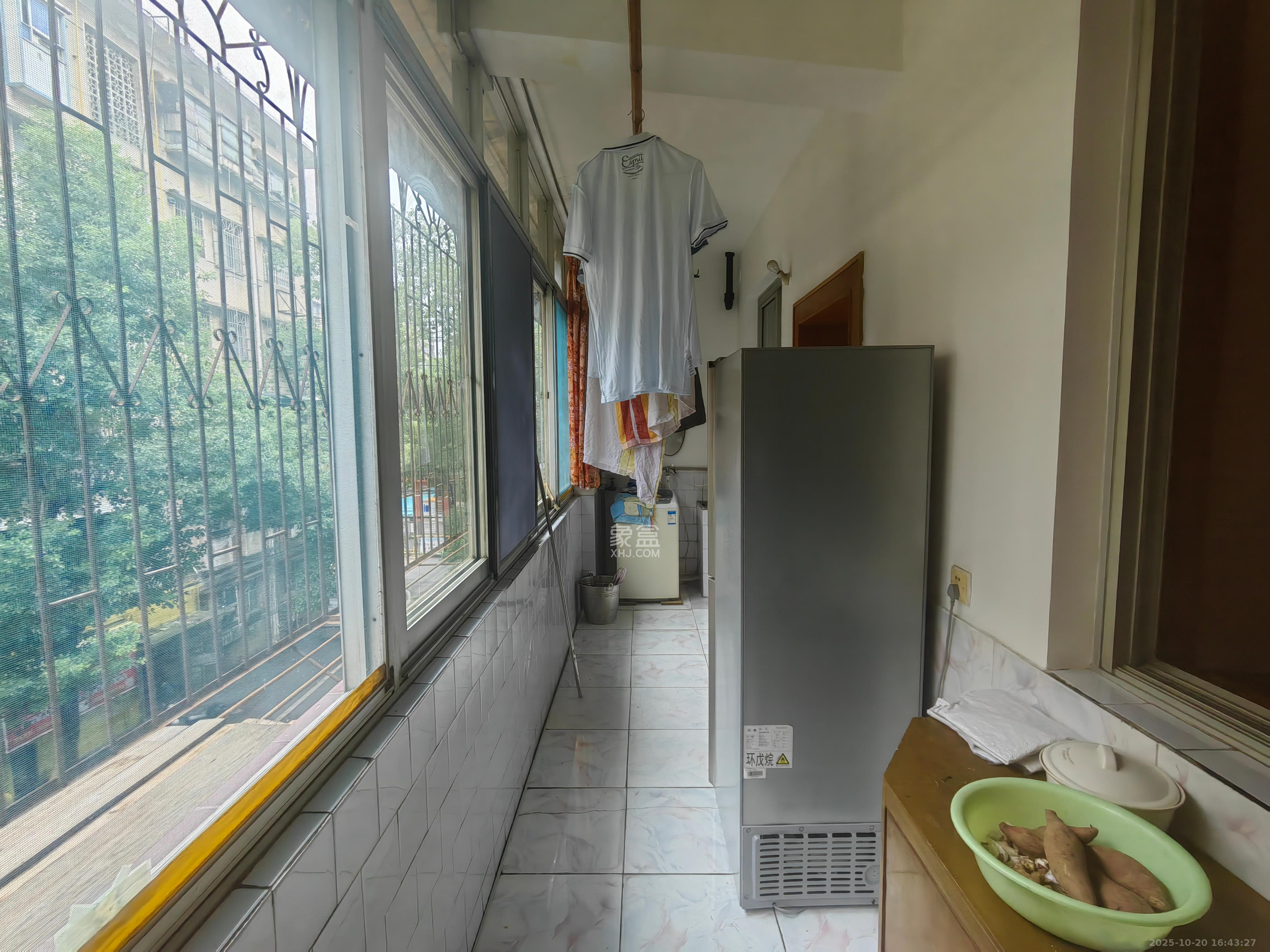 长重机械厂宿舍  2室2厅1卫    1500.0元/月 长重机械厂宿舍  2室2厅1卫    1500.0元/月室内图