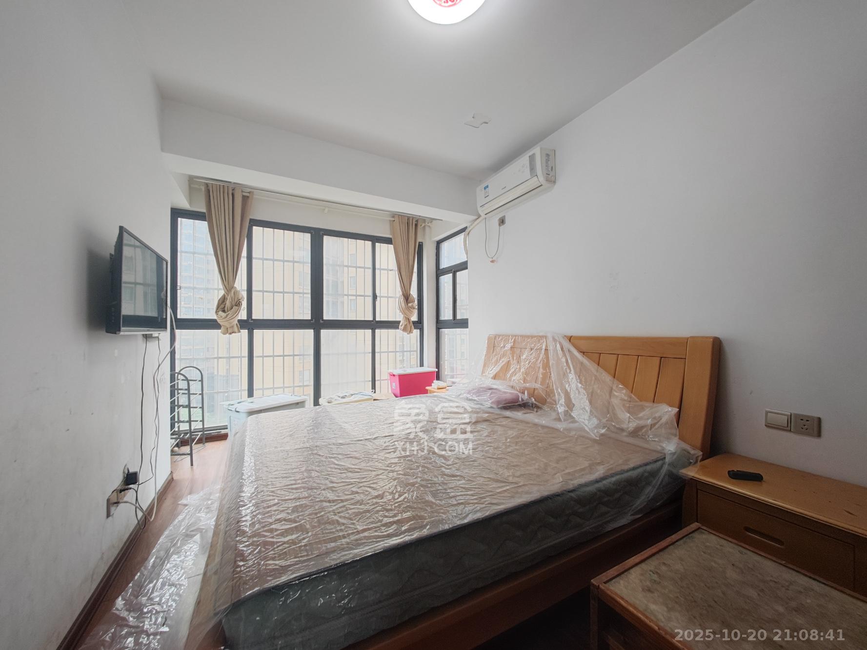 佳天名苑  3室2厅2卫    88.0万卧室