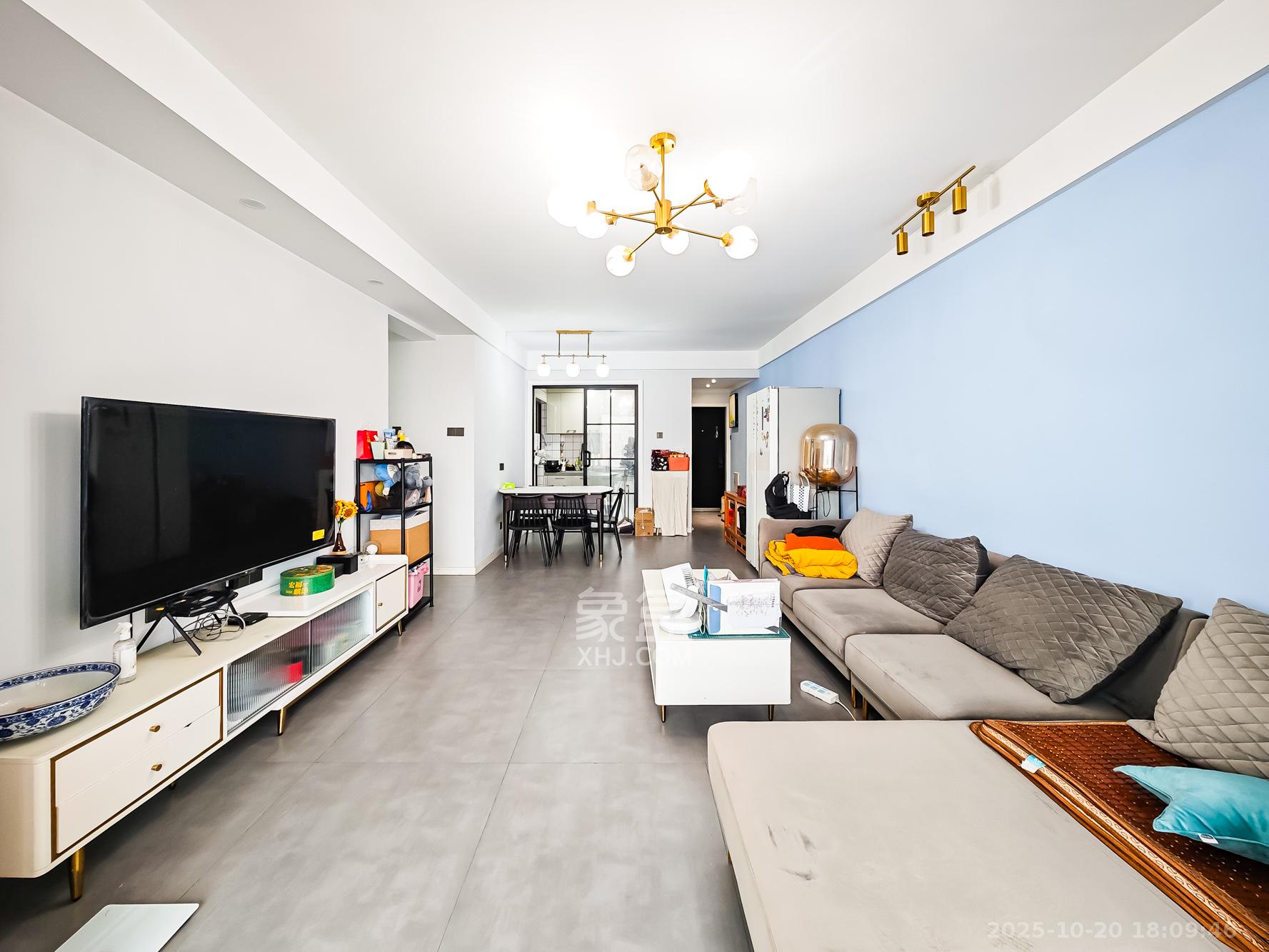 山语城三期 3室2厅2卫 95.0万 山语城三期 3室2厅2卫 95.0万客厅