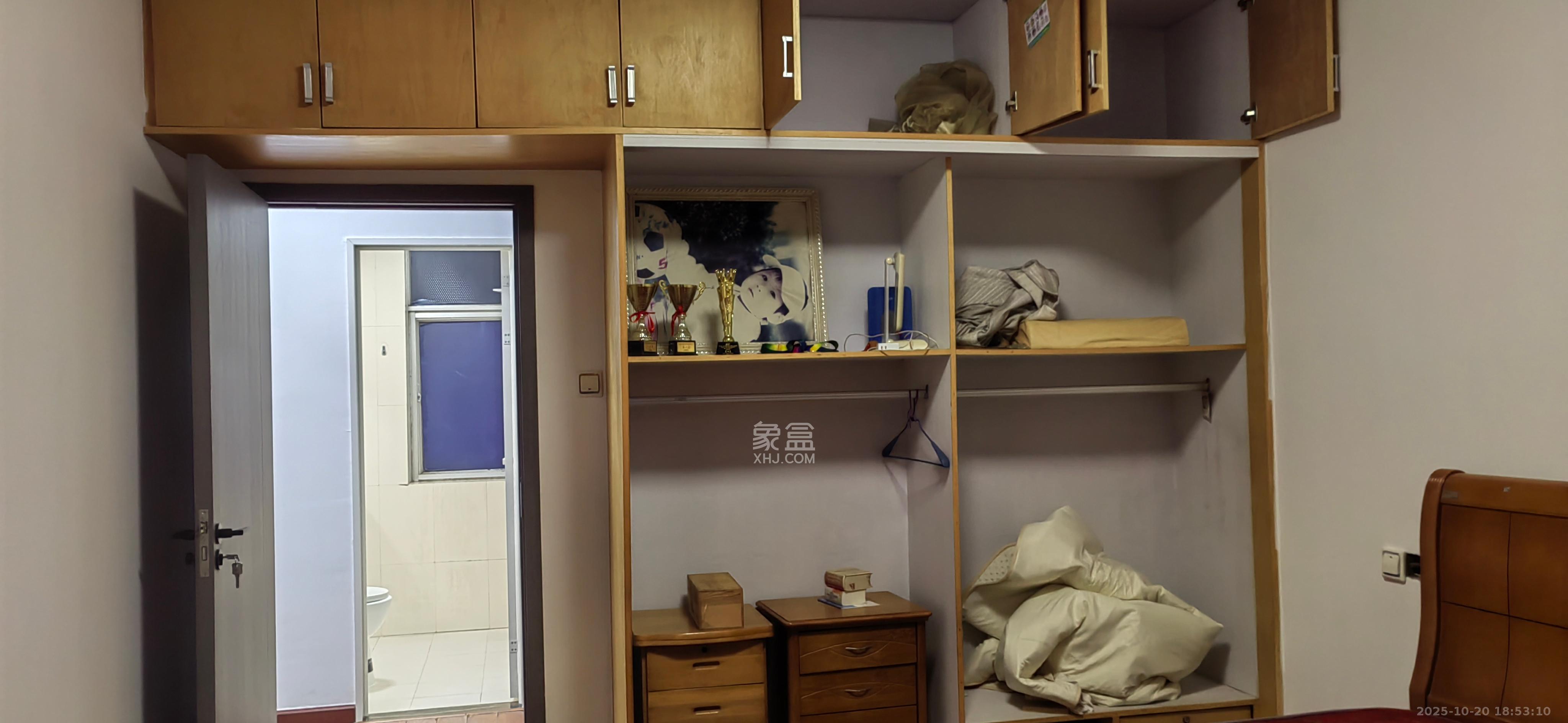 雄踞都市东家 3室2厅2卫 3000.0元/月 雄踞都市东家 3室2厅2卫 3000.0元/月室内图