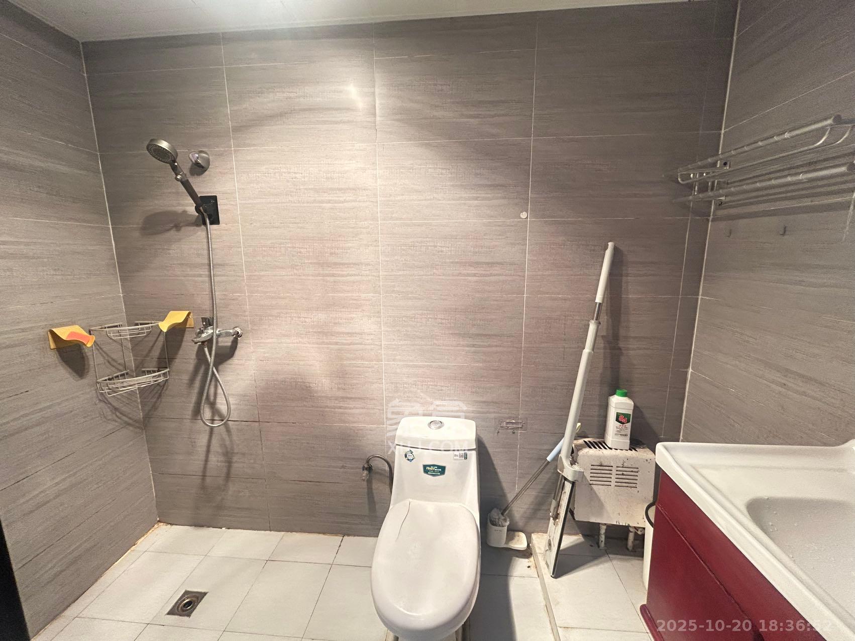 怡海星城  1室1厅1卫    1100.0元/月室内图