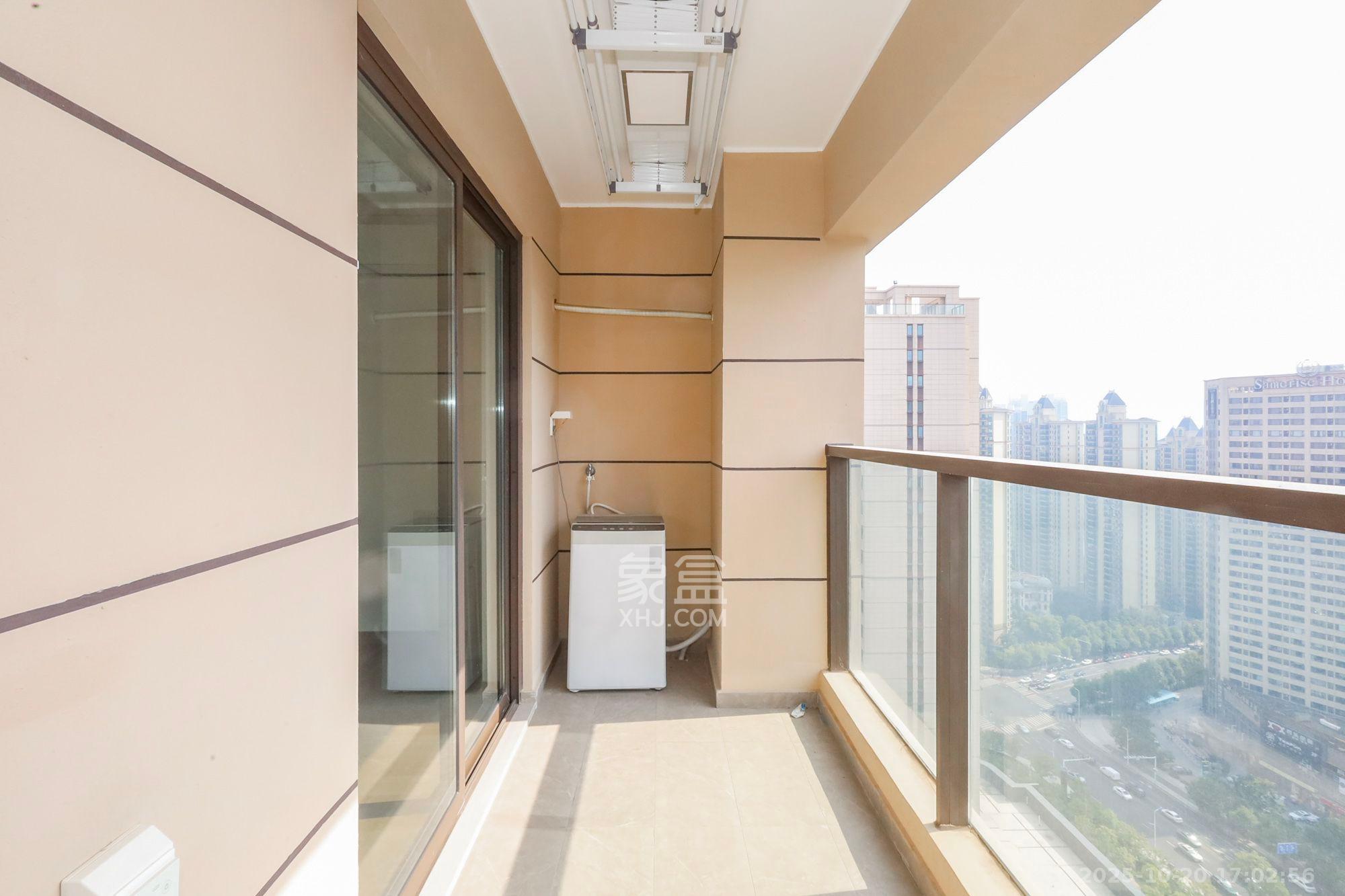 龙湖铂金中心(龙湖春江郦城) 3室2厅2卫 4500.0元/月 龙湖铂金中心(龙湖春江郦城) 3室2厅2卫 4500.0元/月室内图