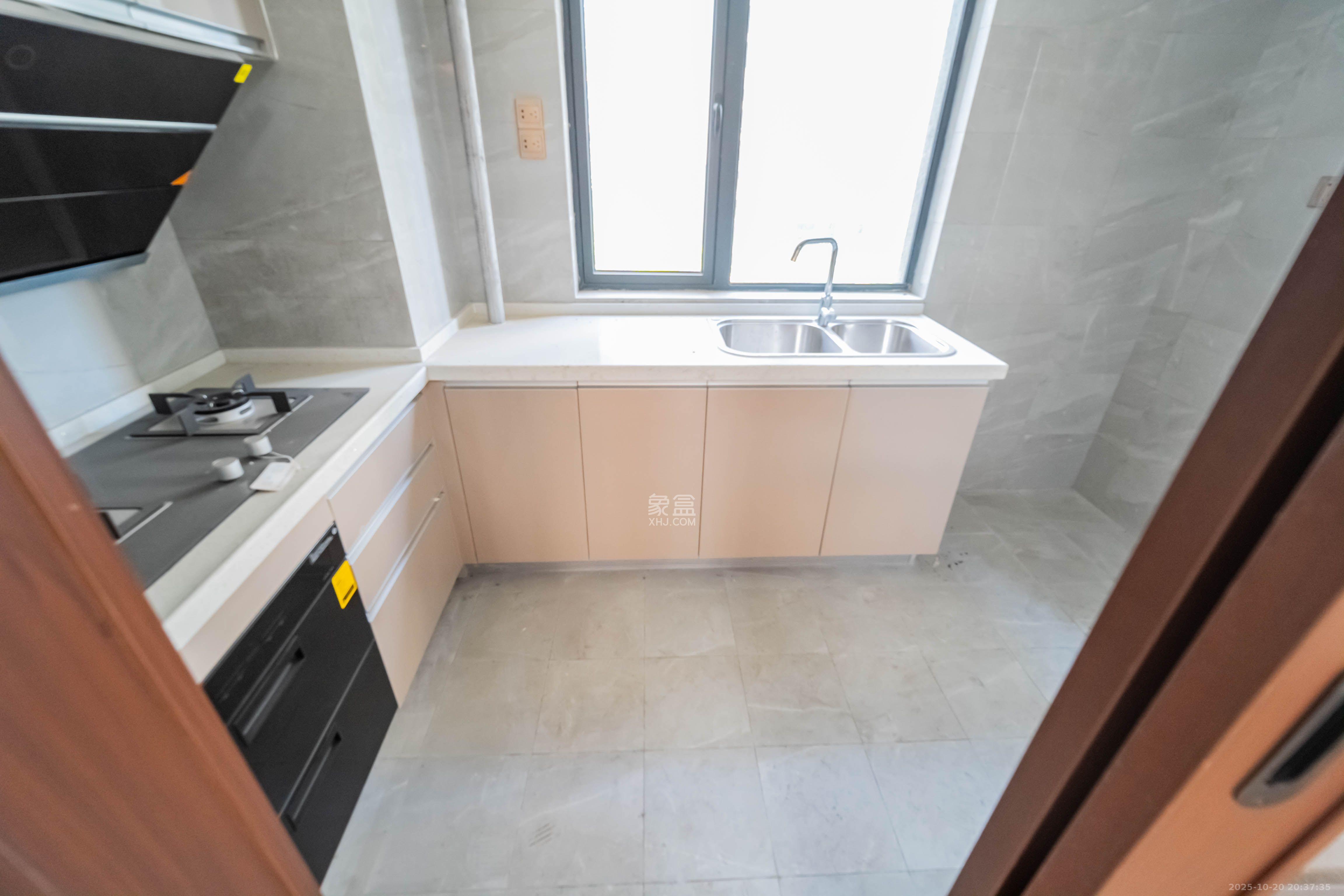 绿地长沙城际空间站（绿地新里佳苑）  5室2厅2卫    4000.0元/月室内图