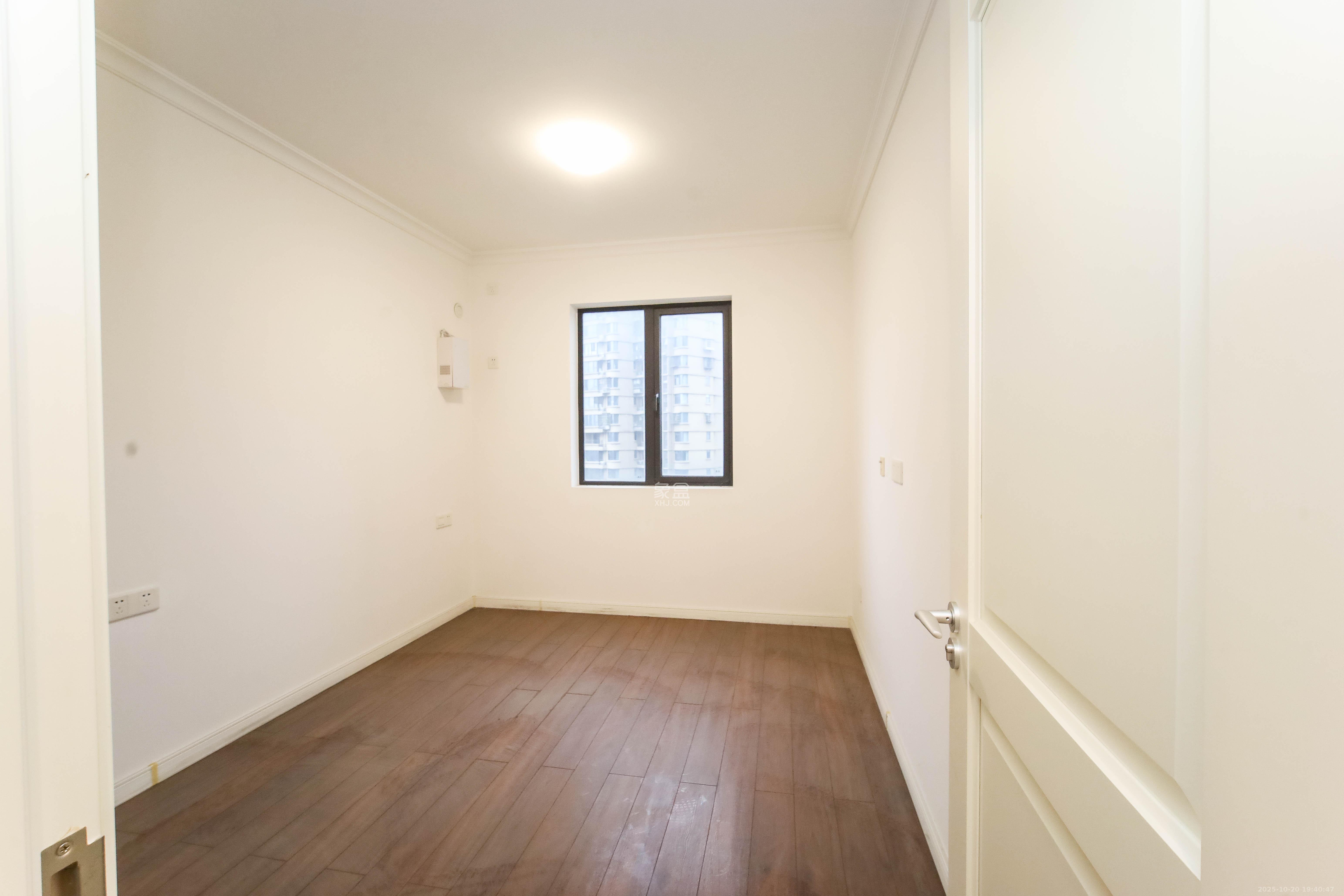 万科金域蓝湾  4室2厅2卫    170.0万卧室