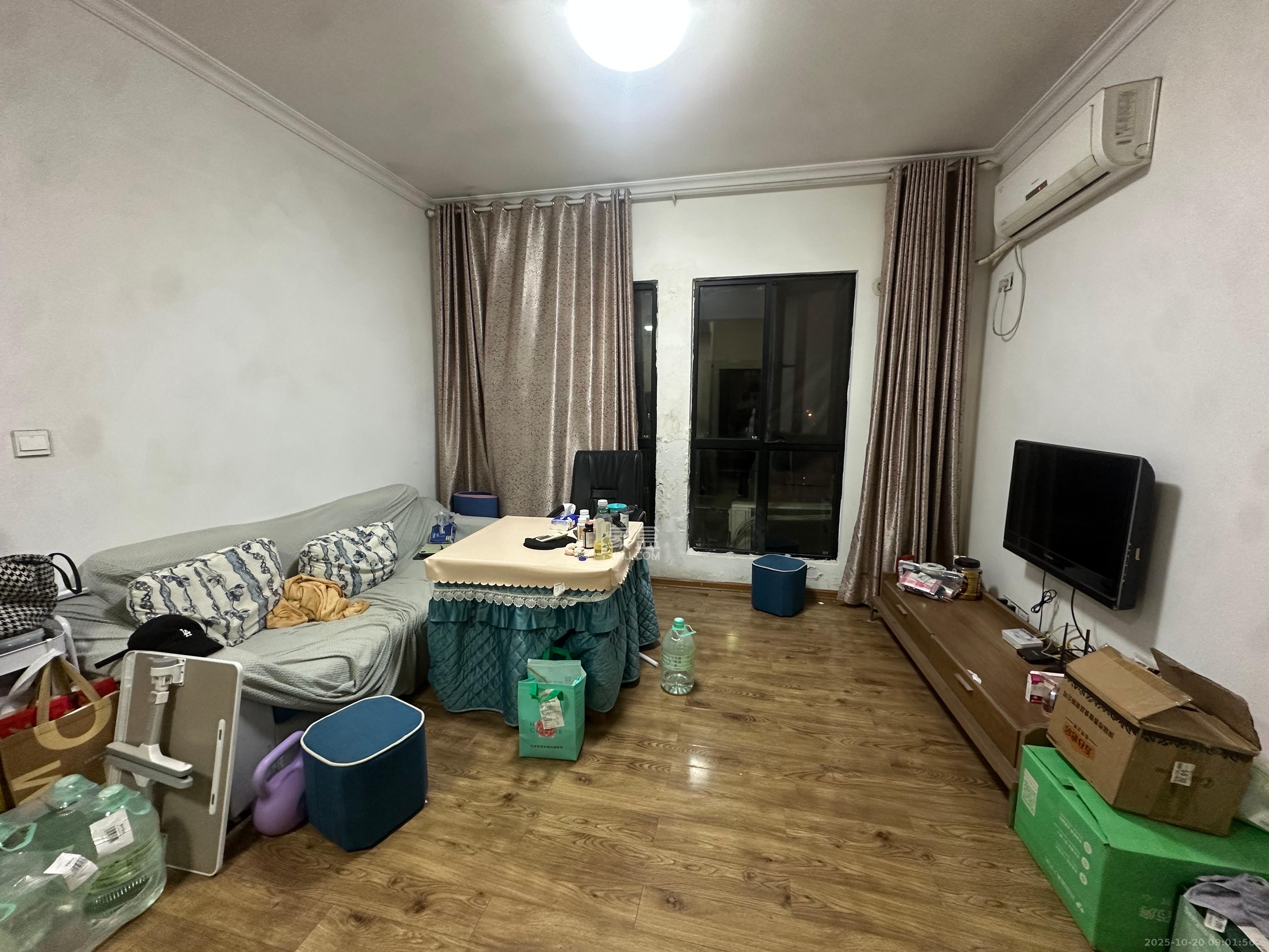 郡原广场  1室1厅1卫    1900.0元/月 郡原广场  1室1厅1卫    1900.0元/月