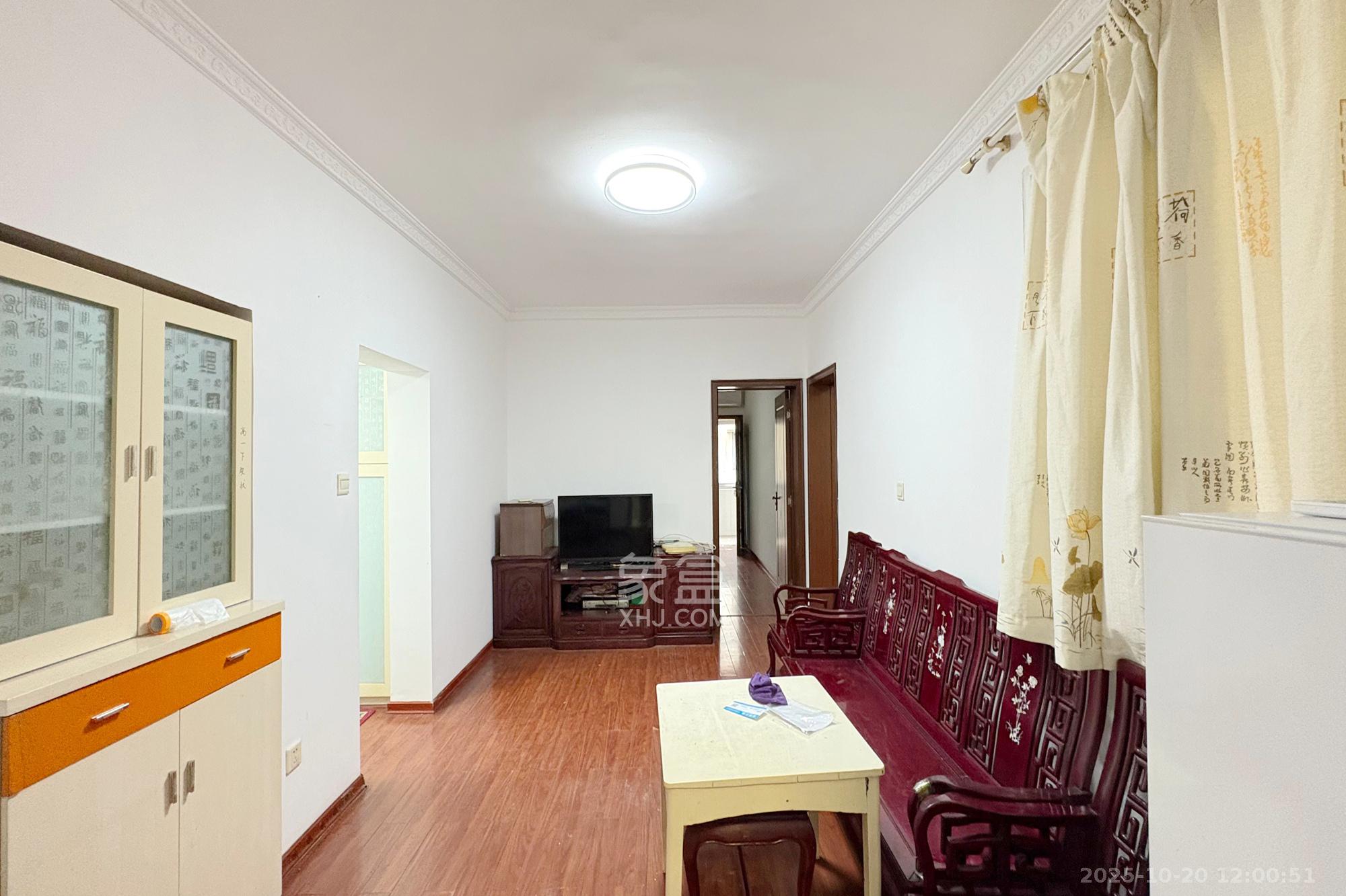 劳动服务宿舍  3室1厅1卫    65.0万 劳动服务宿舍  3室1厅1卫    65.0万客厅