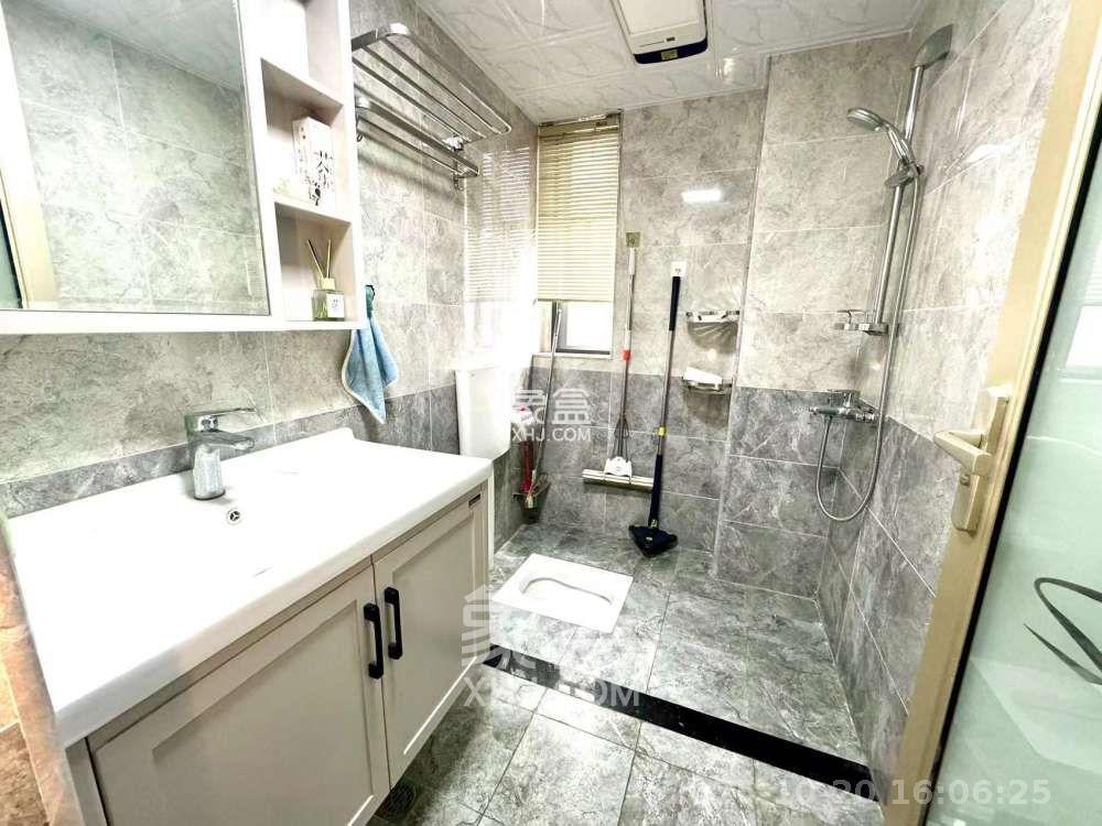 中南国际眼镜城（中伟商业中心）  4室2厅2卫    2600.0元/月室内图