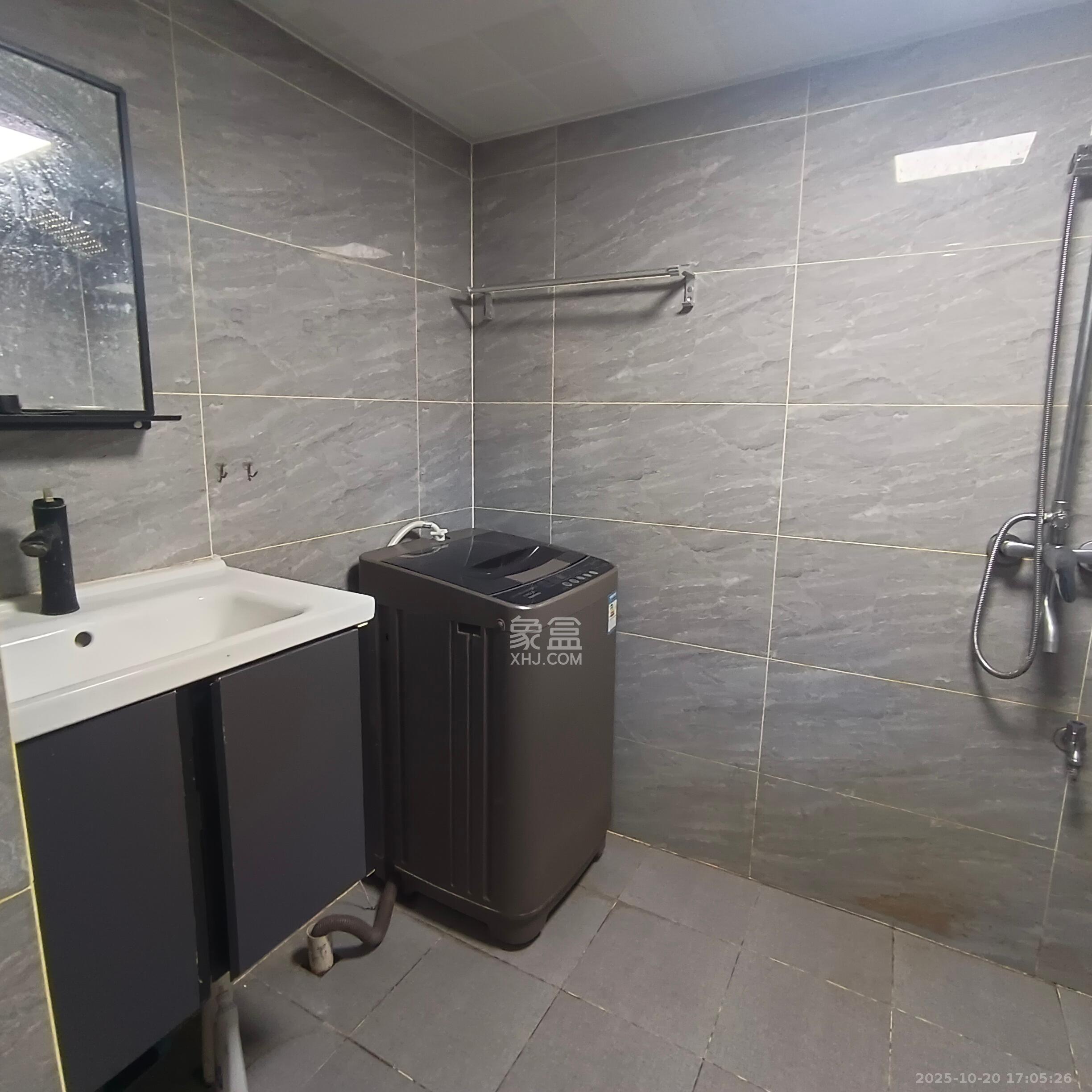 藏珑湖上公馆  2室1厅1卫    1900.0元/月 藏珑湖上公馆  2室1厅1卫    1900.0元/月室内图