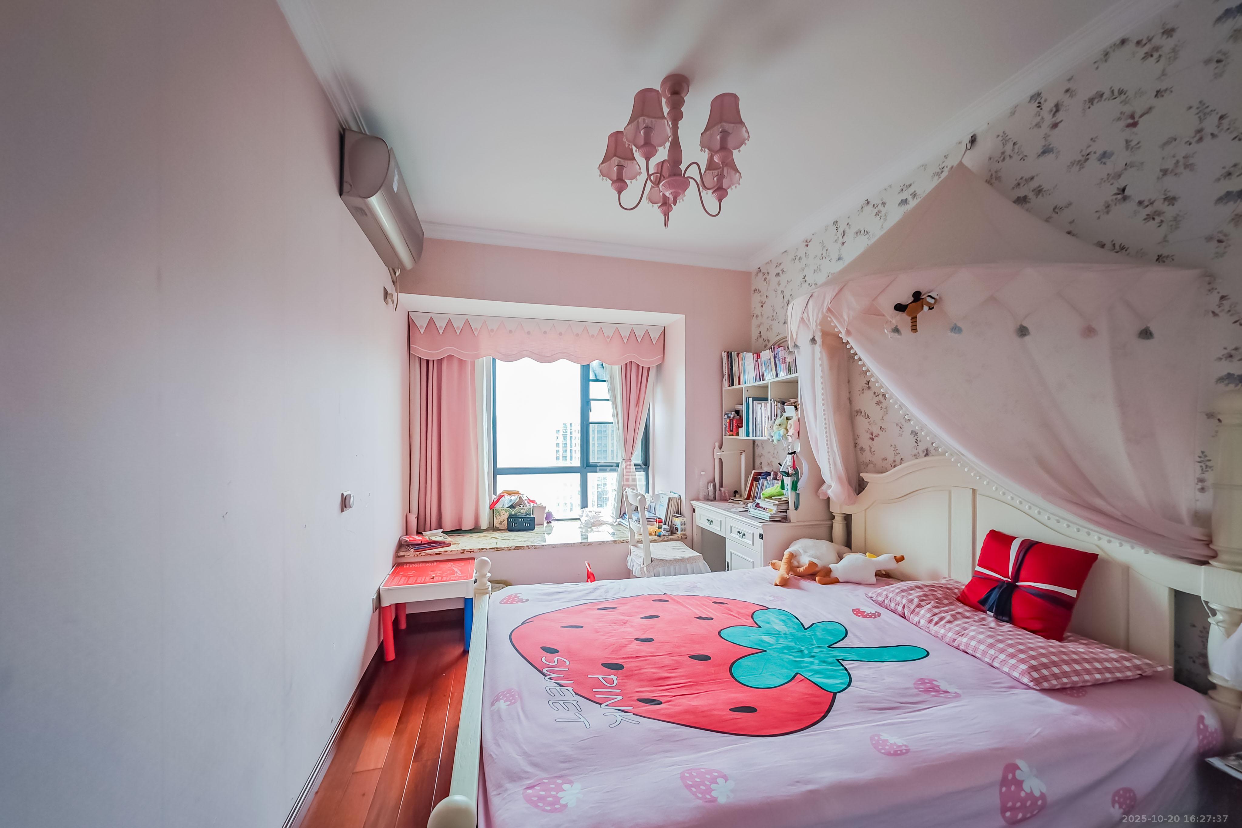 香樟兰亭（朗峰苑）  4室2厅1卫    160.0万卧室